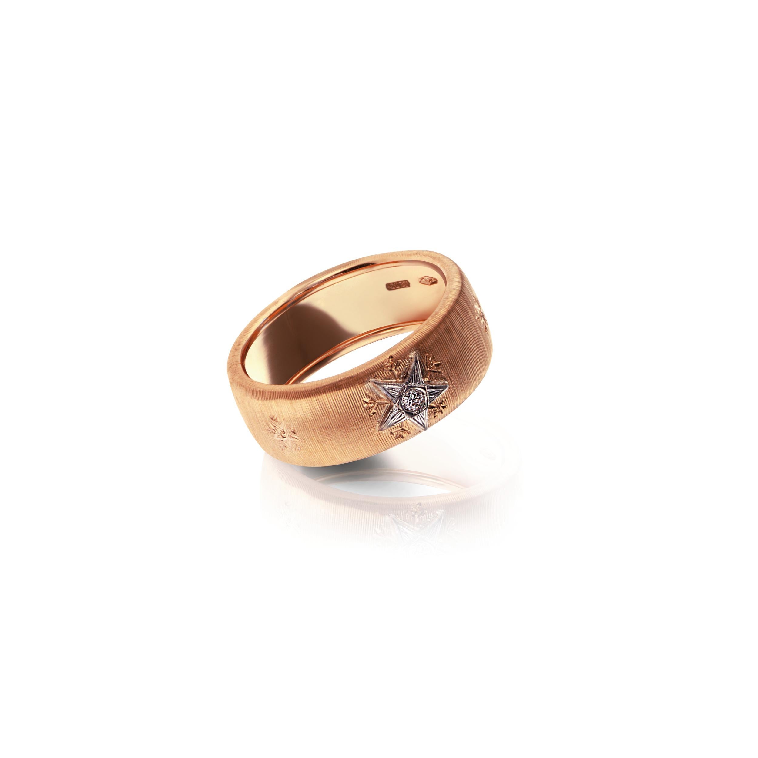 This 18kt Rose Gold Diamond Caterina Band ring was designed and inspired by Leonardo da Vinci's architectural drawings, and incorporates the patented Leonardo da Vinci Cut diamond which are sprinkled within. 

The design boasts 1 white Gold star on