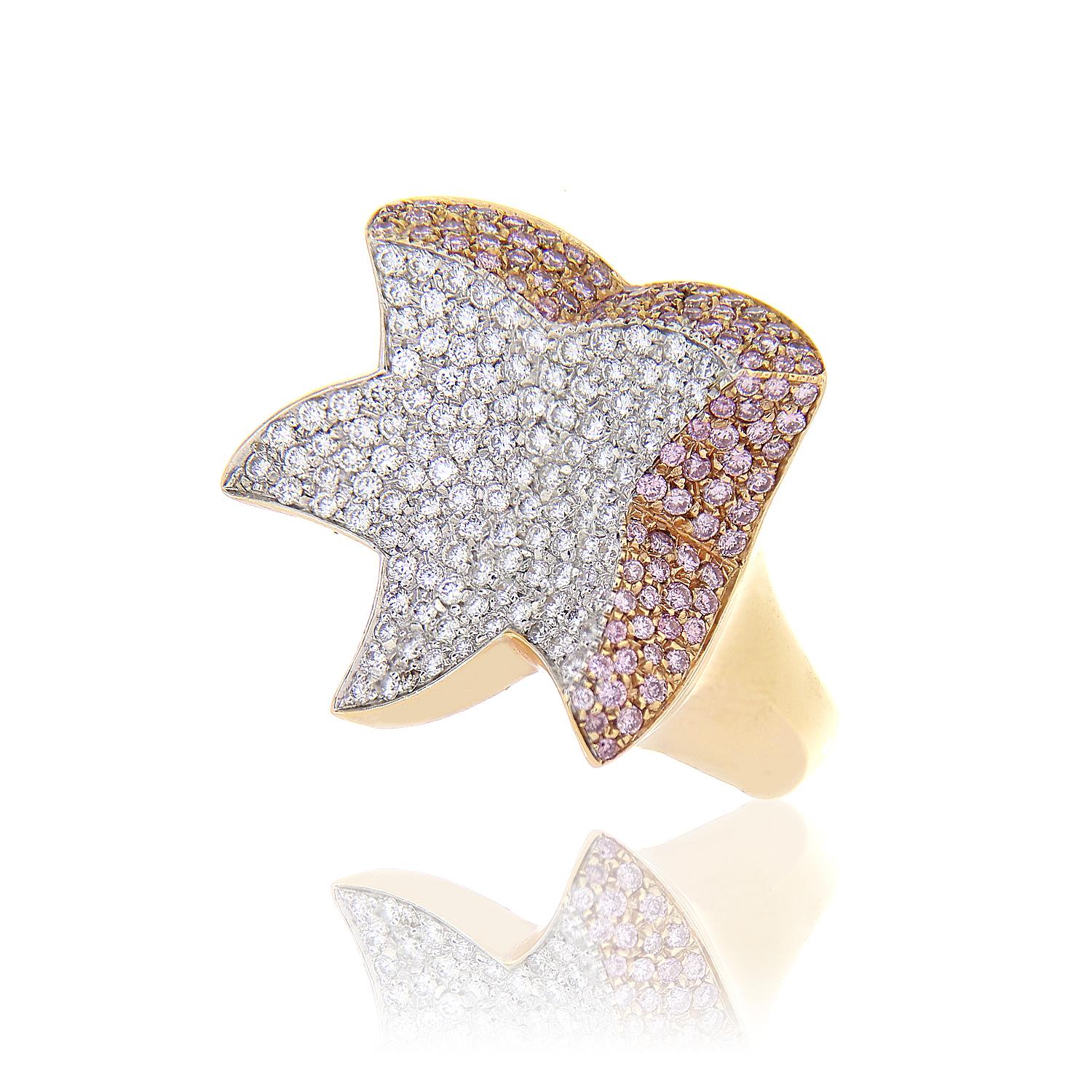 18kt Rose Gold Star Ring 0.82 Ct White Diamonds 0.63 Fancy Pink Natural Diamonds In New Condition For Sale In Bergamo, BG