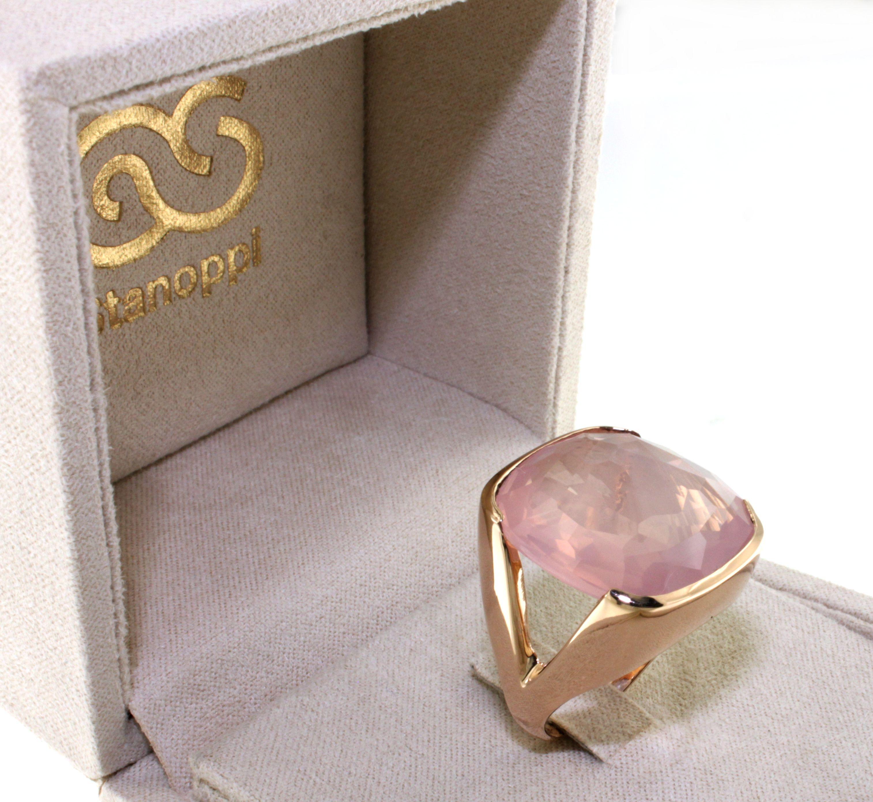 18Kt  Rose Gold Stone Pink Quartz Cocktail Fashion  Modern Contemporaney Ring For Sale 5