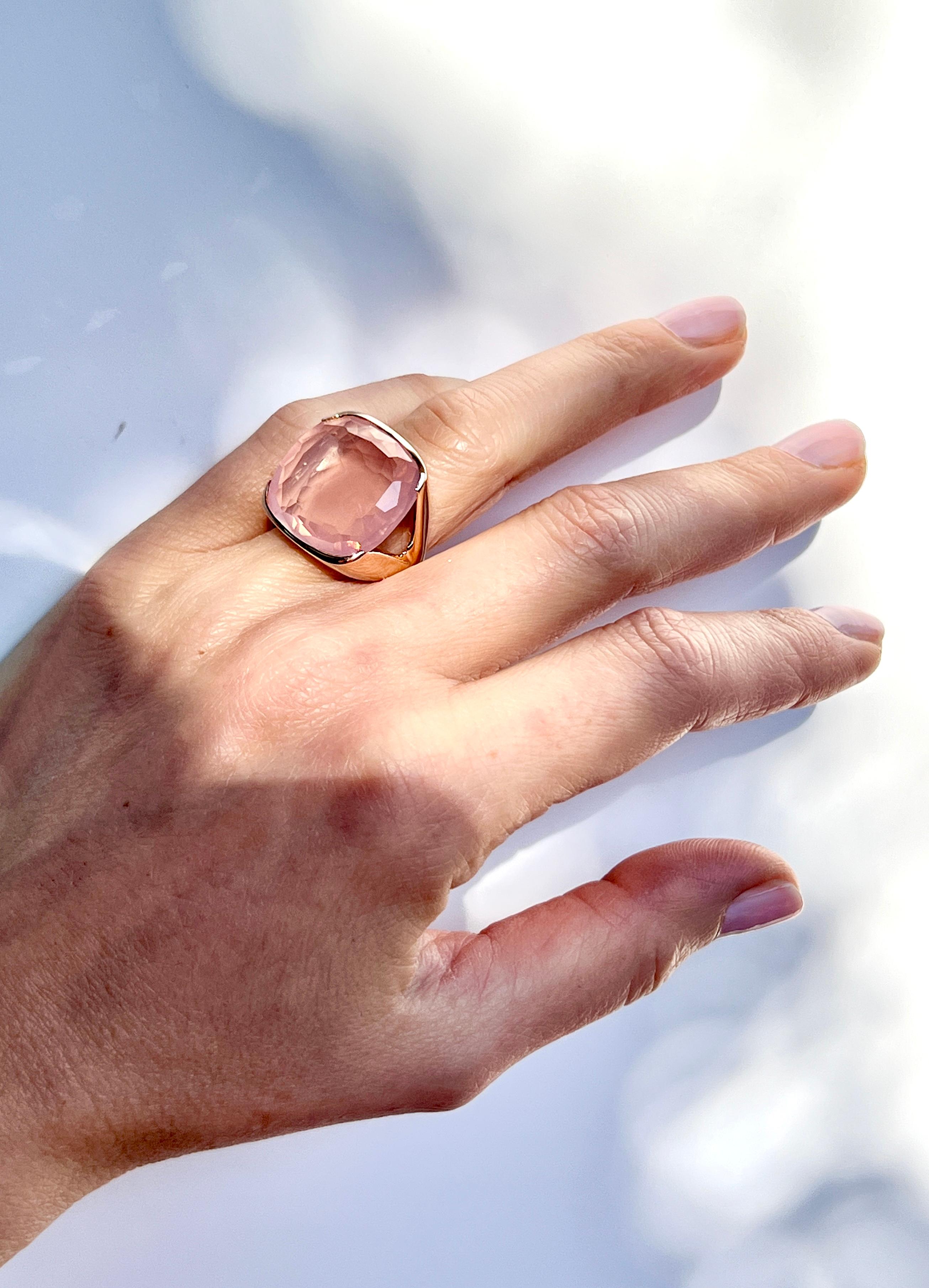 18Kt  Rose Gold Stone Pink Quartz Cocktail Fashion  Modern Contemporaney Ring For Sale 7