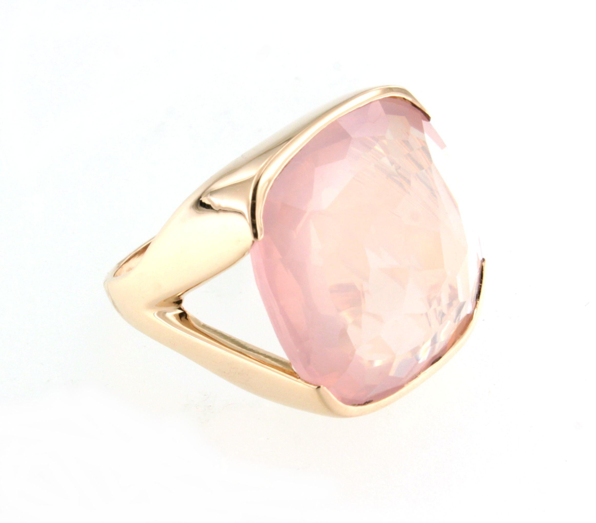 Contemporary 18Kt  Rose Gold Stone Pink Quartz Cocktail Fashion  Modern Contemporaney Ring For Sale
