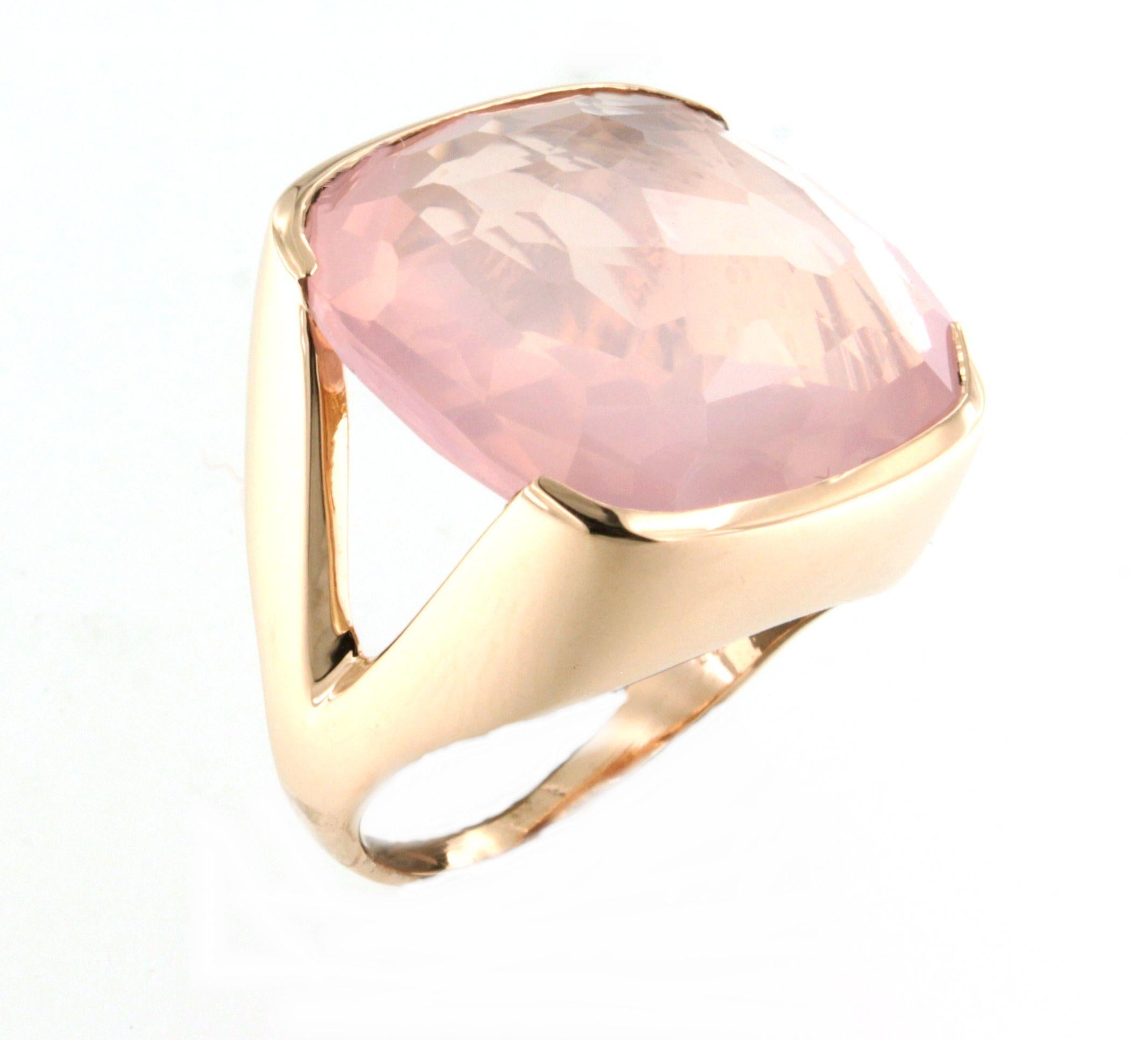 Women's or Men's 18Kt  Rose Gold Stone Pink Quartz Cocktail Fashion  Modern Contemporaney Ring For Sale