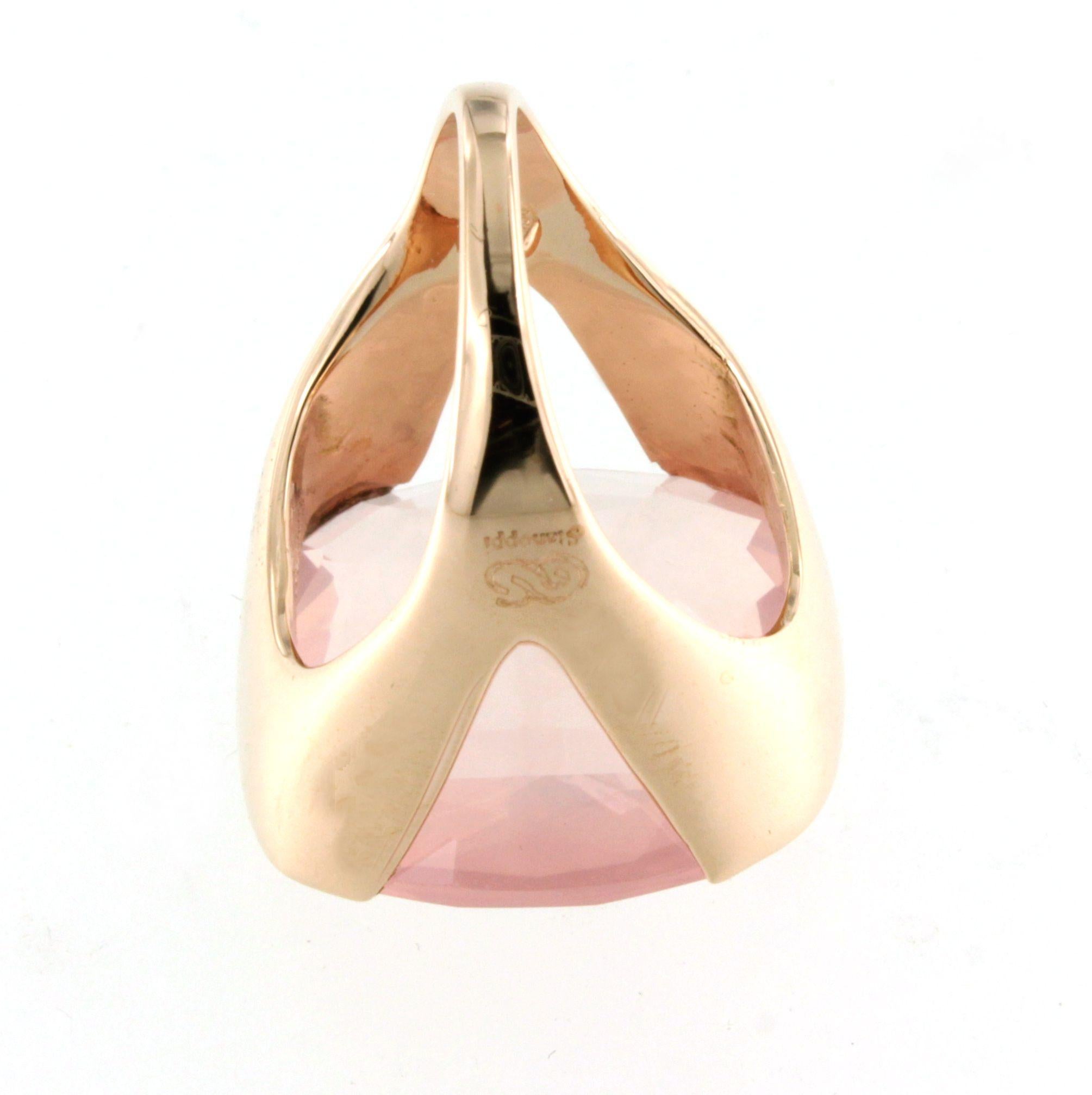 18Kt  Rose Gold Stone Pink Quartz Cocktail Fashion  Modern Contemporaney Ring For Sale 1