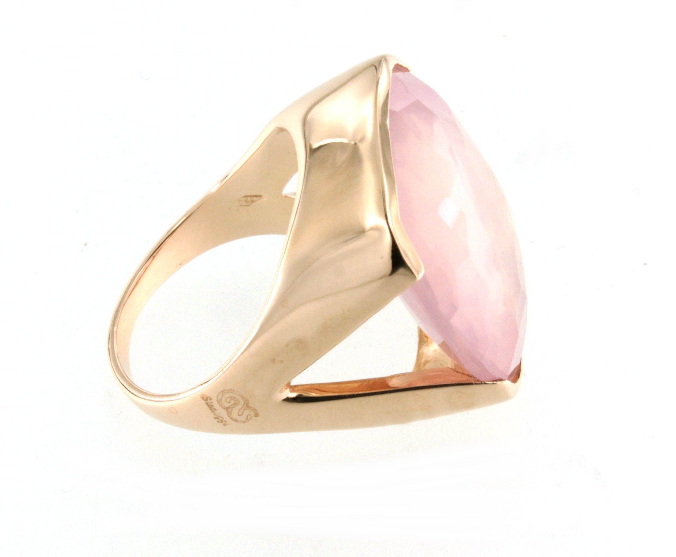 18Kt  Rose Gold Stone Pink Quartz Cocktail Fashion  Modern Contemporaney Ring For Sale 2
