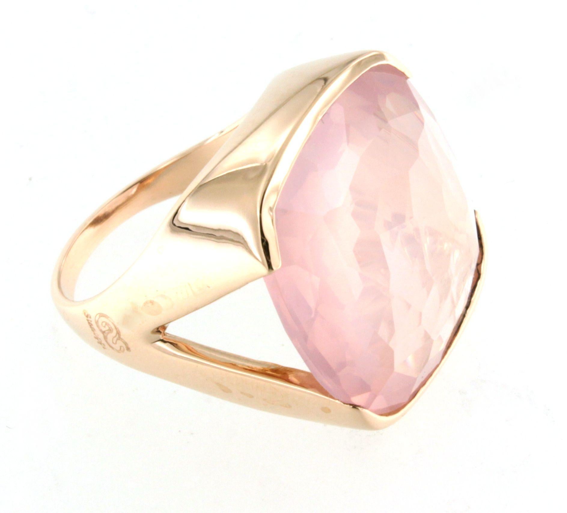 18Kt  Rose Gold Stone Pink Quartz Cocktail Fashion  Modern Contemporaney Ring For Sale 3