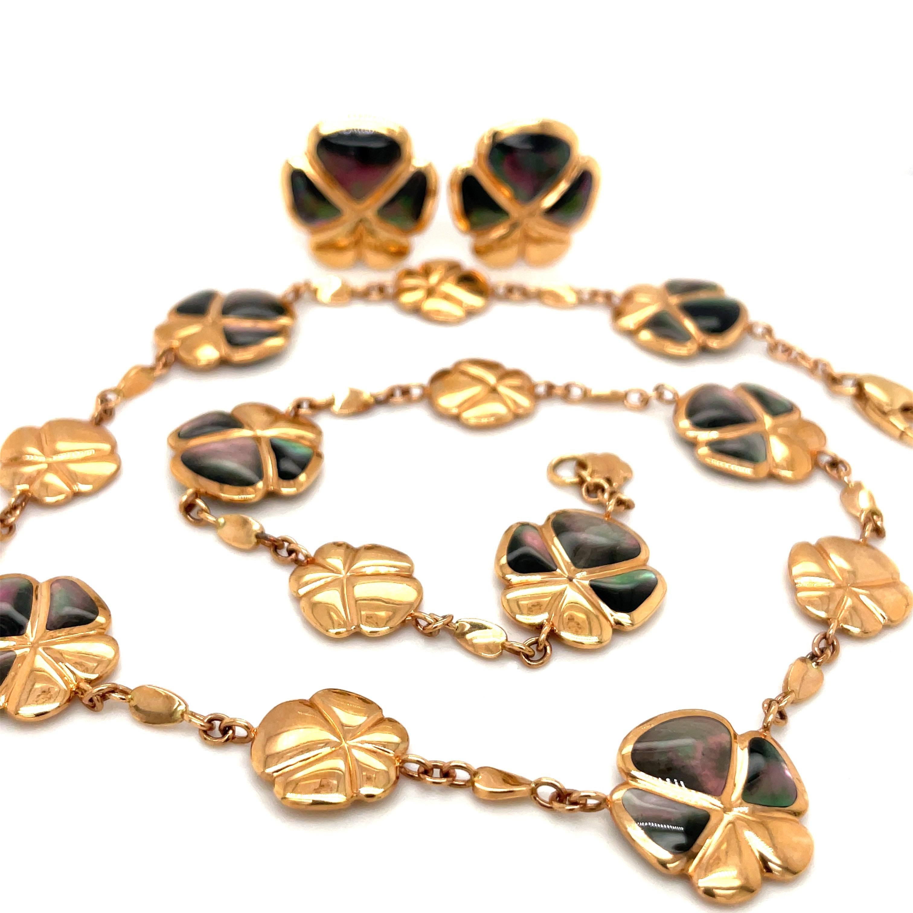 18KT Rose Gold Viola Flower Necklace with Inlayed Mother of Pearl Petals In New Condition For Sale In New York, NY