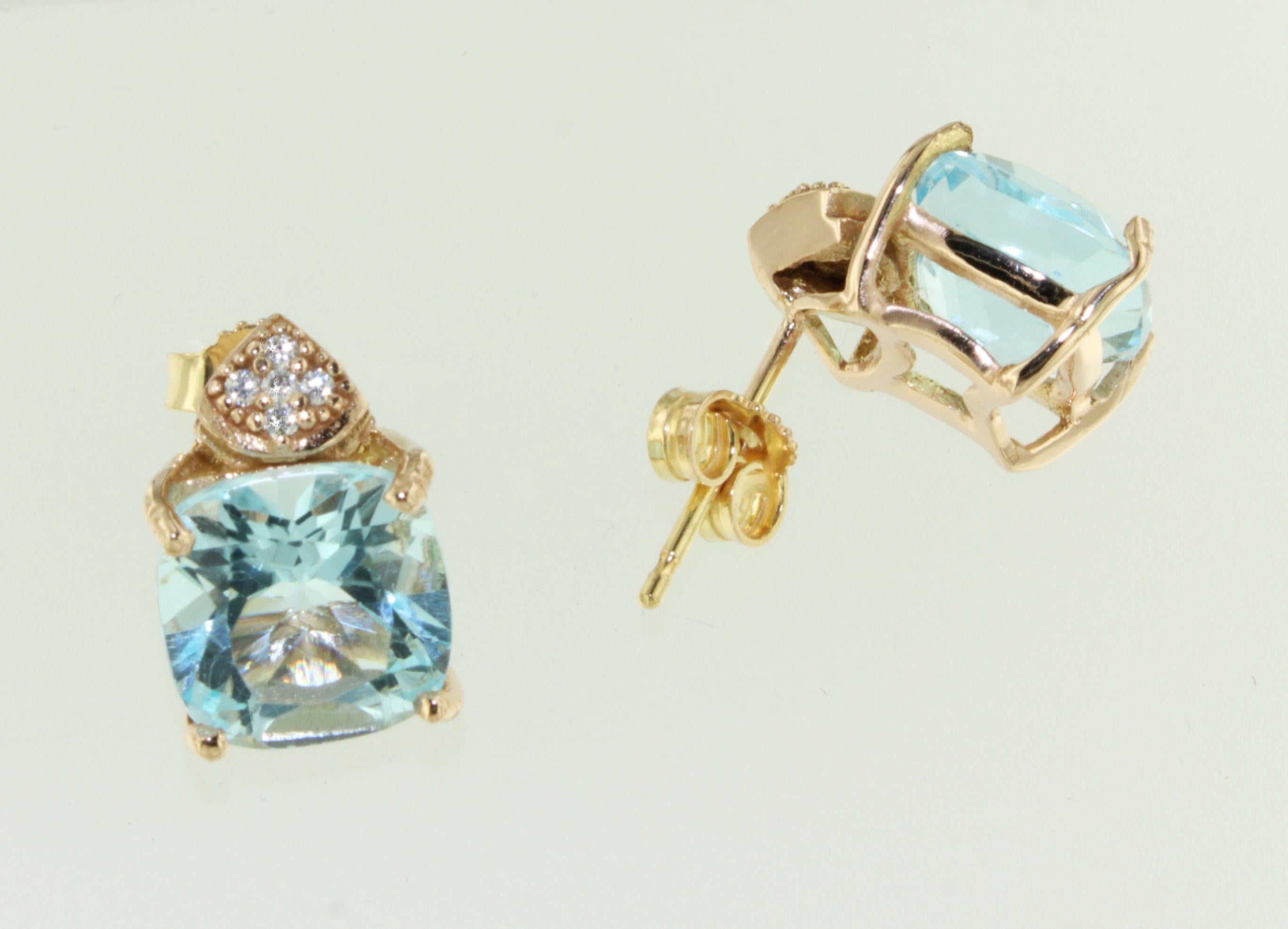 Taglio cuscino Orecchini in oro rosa 18Kt con topazio blu e diamanti bianchi in vendita