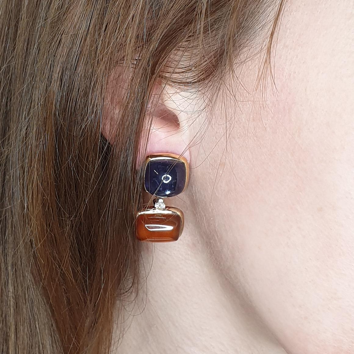 Trendy earrings in rose gold 18 Karat with Iolite square cut (size stone: 12x12 mm, h 7 mm), garnet essonite rettangular cut (size: 10x14) and Diamonds ct 0.12 VS colour G/H.   g.14.40
This earring is part of the collection 