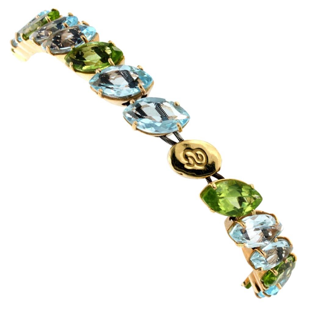 Armband aus 18-karätigem Roségold mit Peridot und blauem Topas im Angebot