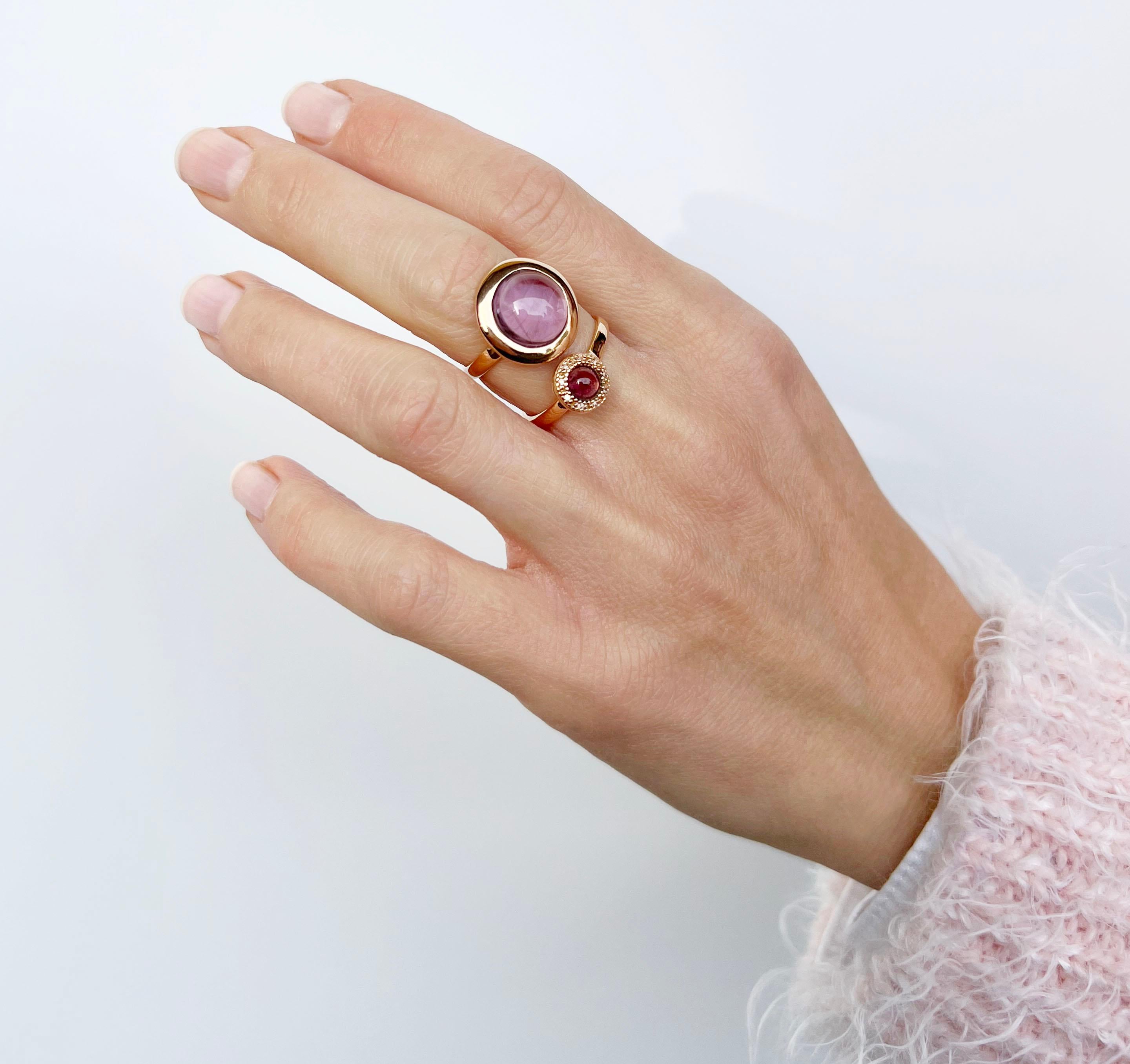 Moderno Anello doppio in oro rosa 18Kt con ametista viola, tormalina rosa e diamanti bianchi in vendita