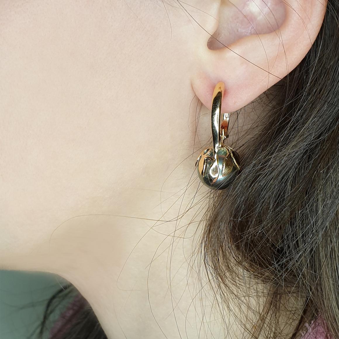Pendientes Clásicos Intemporales de Oro Rosa de 18 Kt con Perla de Tahití y Perla Blanca Moderno en venta