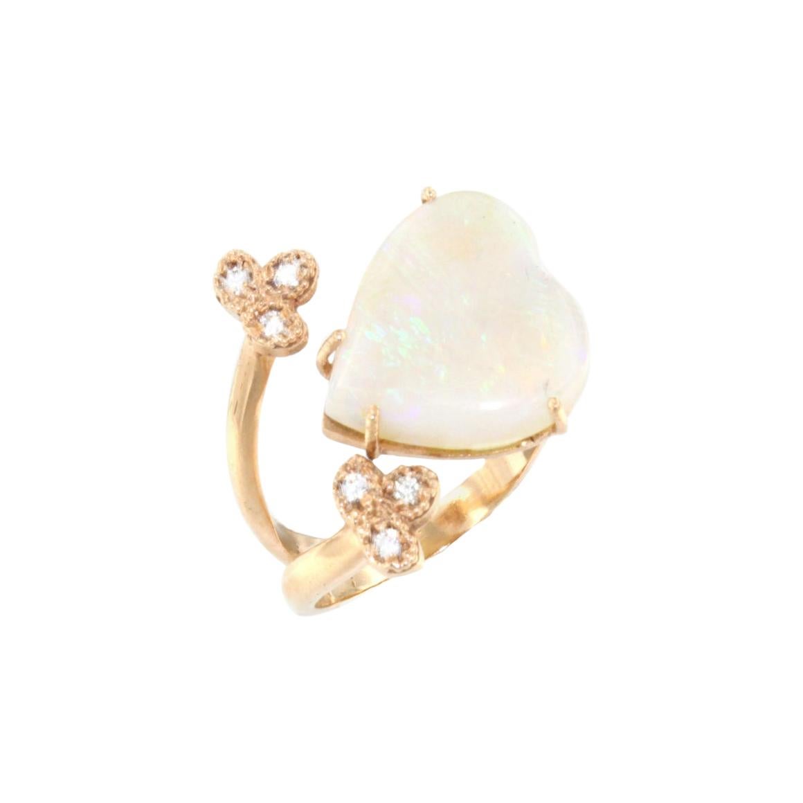 Bague en or rose 18 carats avec opale blanche et diamants blancs en vente