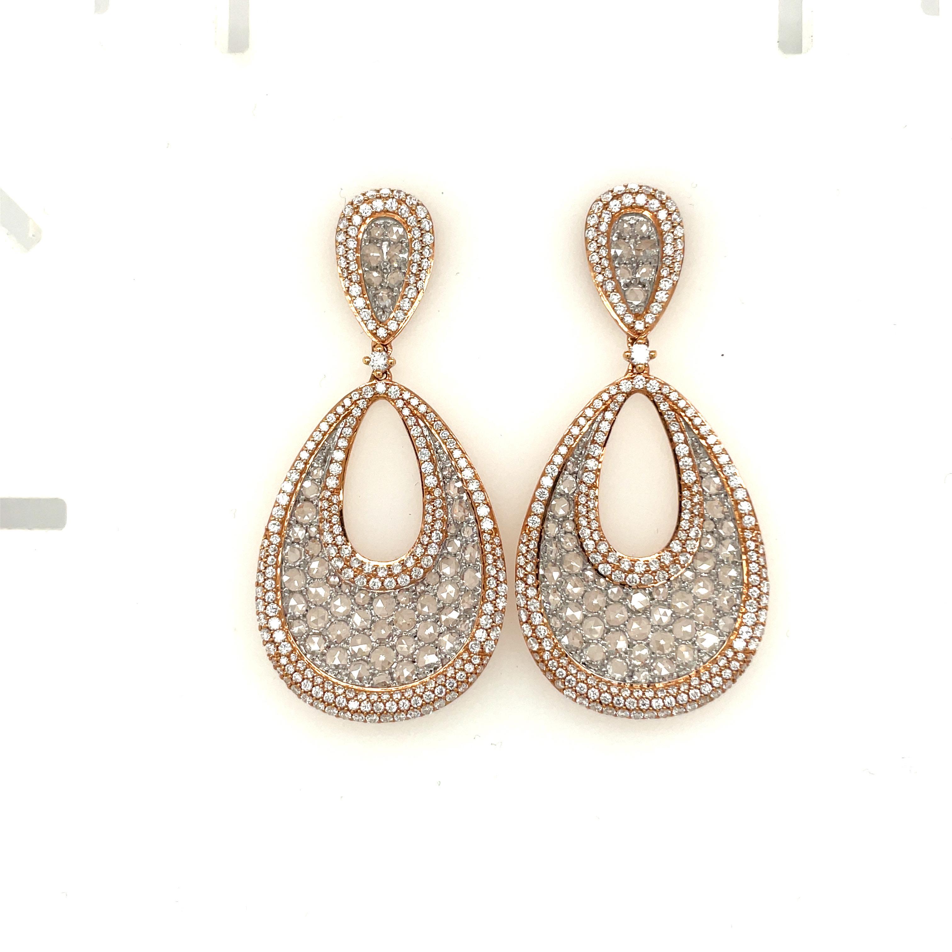 Contemporain Boucles d'oreilles en or rose et blanc 18KT avec 5,65 Cts. Diamants taille brillant et taille rose en vente
