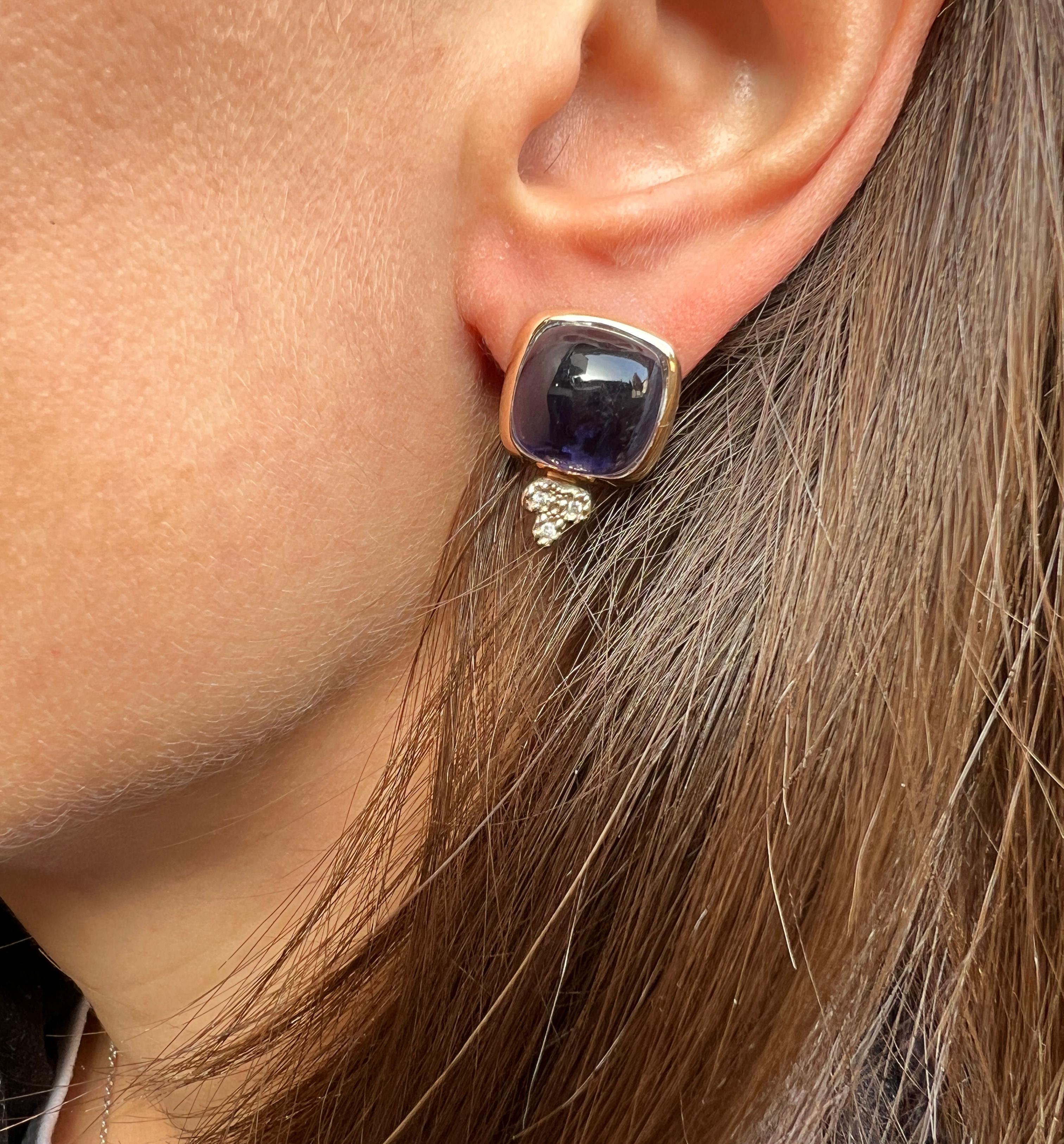  Elegant earrings in 18Kt rose and white gold , easy to wear.
Ideal for special occasions but also for every day, the intense blue color of the Iolite becomes bright from the white diamonds.
The designer Gisella has a refined taste, her jewels stand