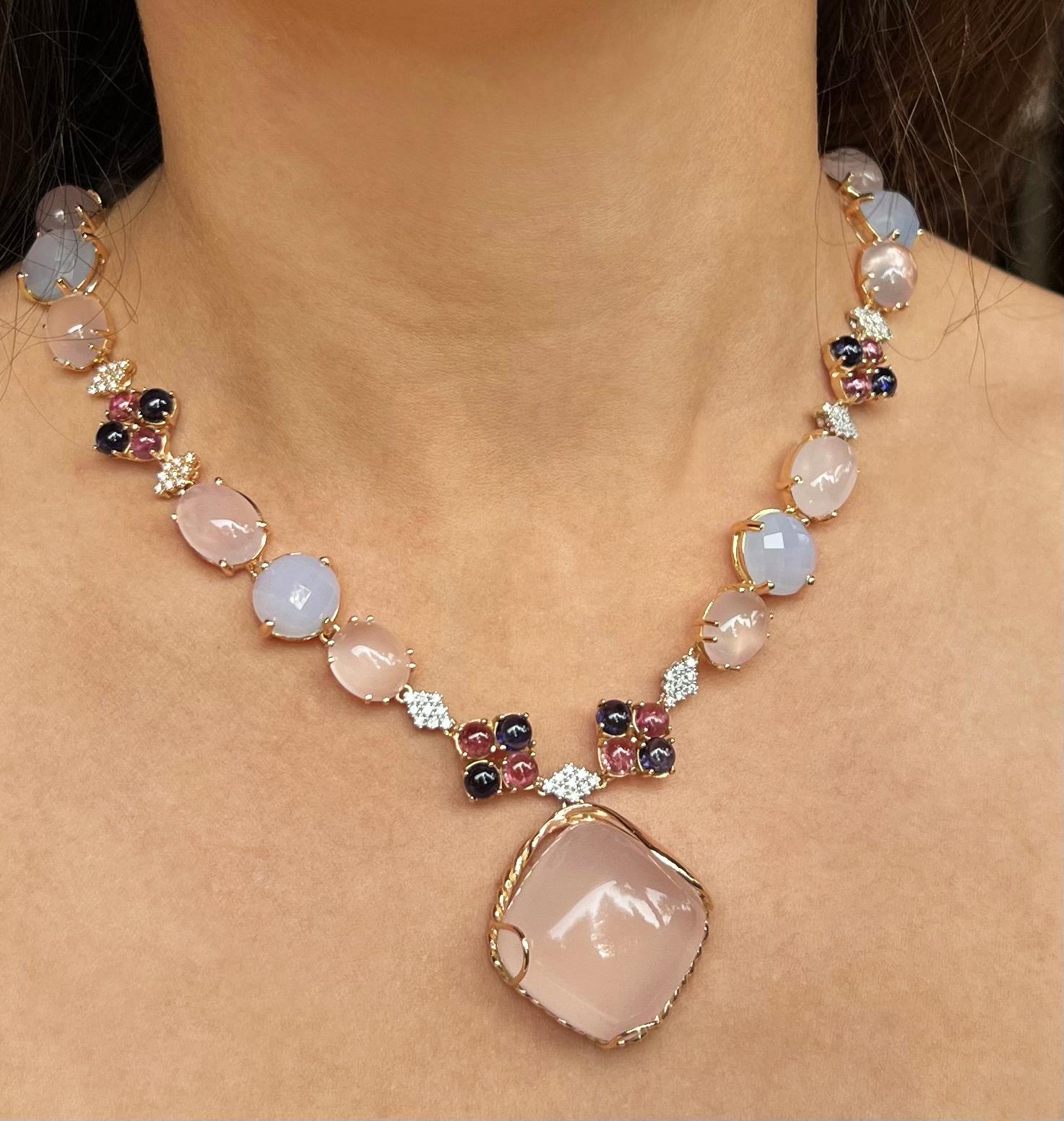 Amazing necklace in rose gold , beautiful stones to wear every day with every dress and for all occasions.

18Kt Rose White Gold Pink Quartz Pink Tourmaline Blue Iolite  white Diamond Necklace
g. 84,20   white diamonds cts 0.63


 All Stanoppi