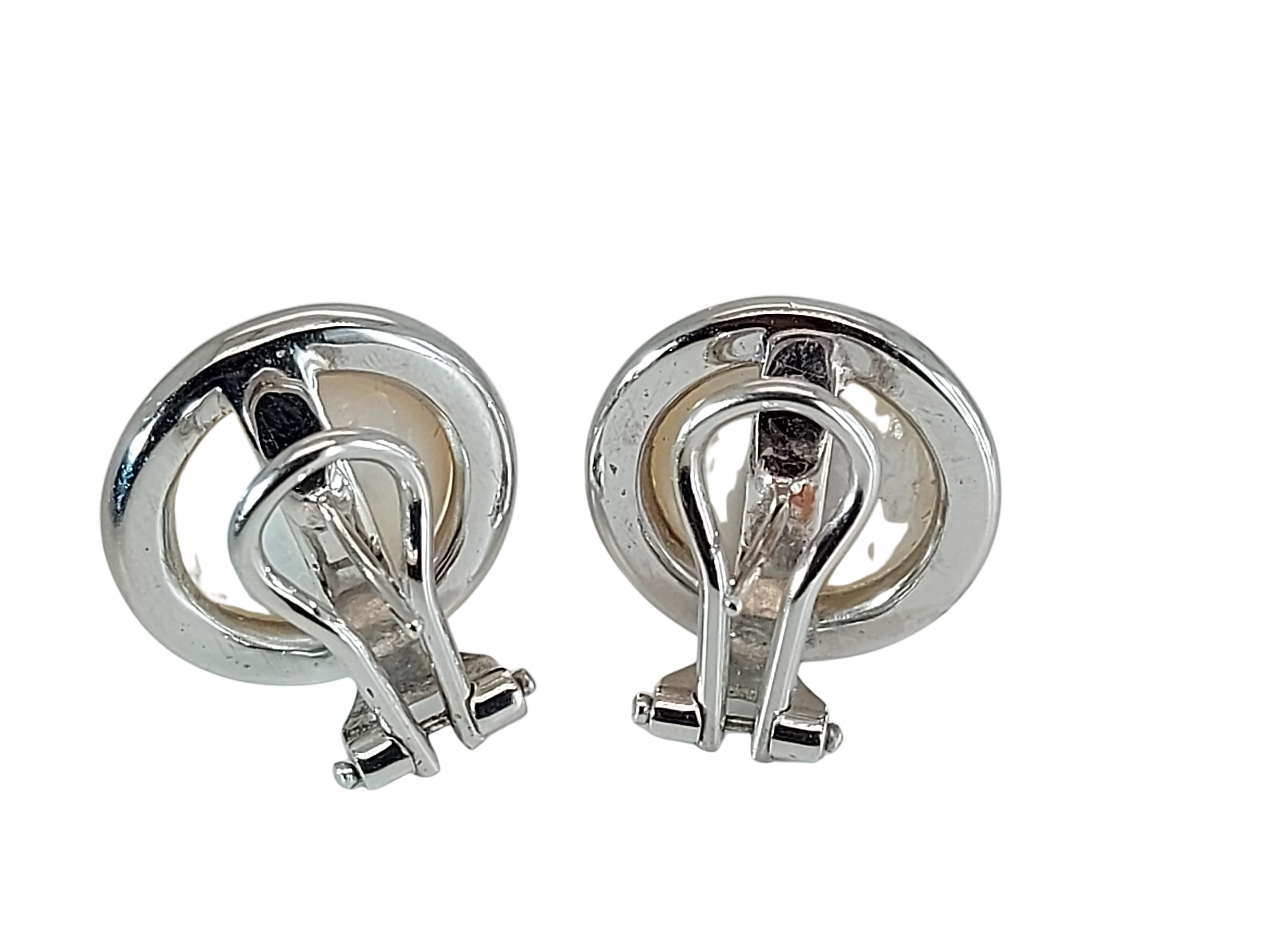 18kt Runde Mabe-Perlen-Clip, auf Ohrringen umgeben von Diamanten für Damen oder Herren im Angebot