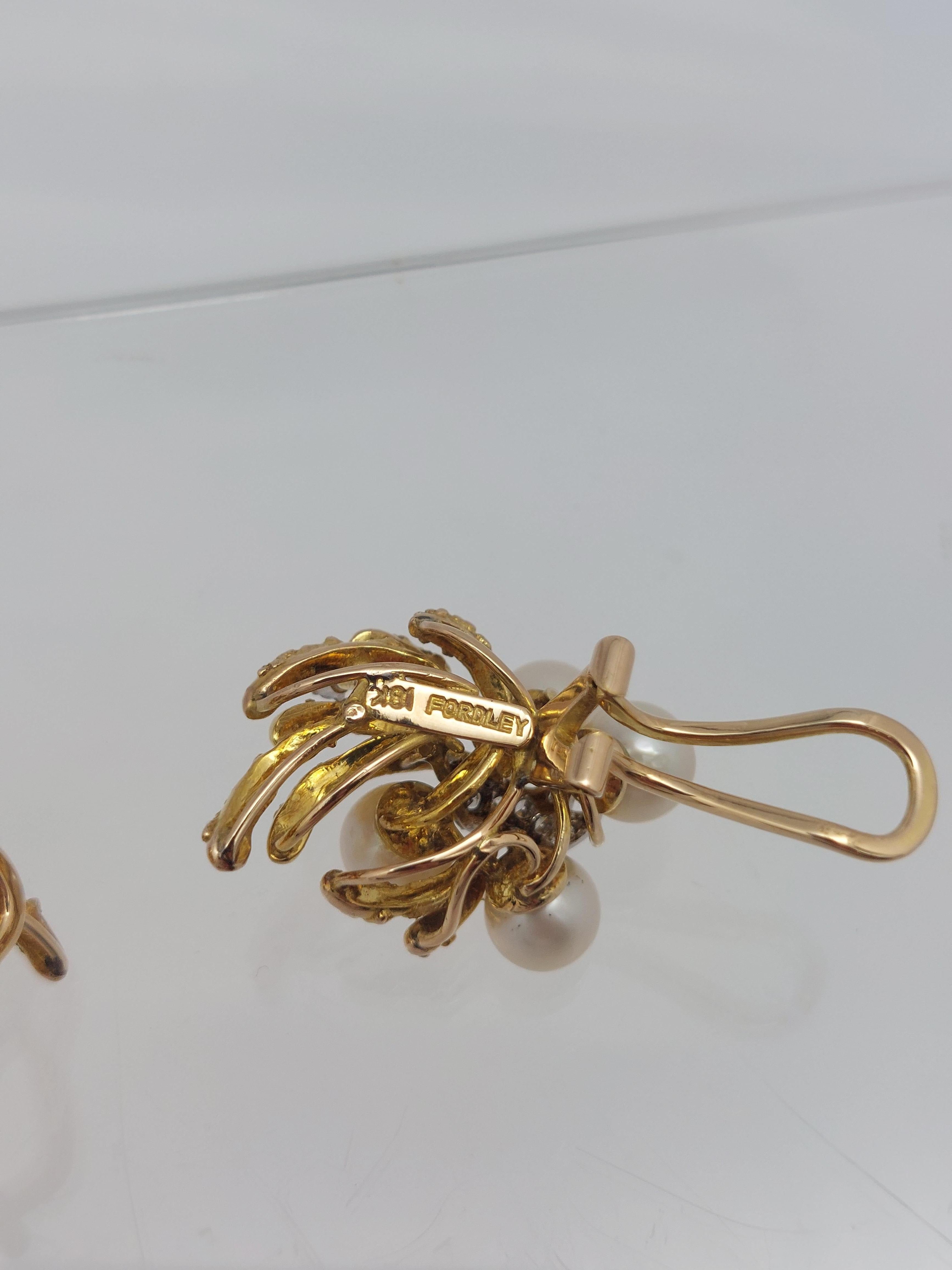 Set di orecchini e spilla con perle e diamanti 18KT di Fordley in vendita 5