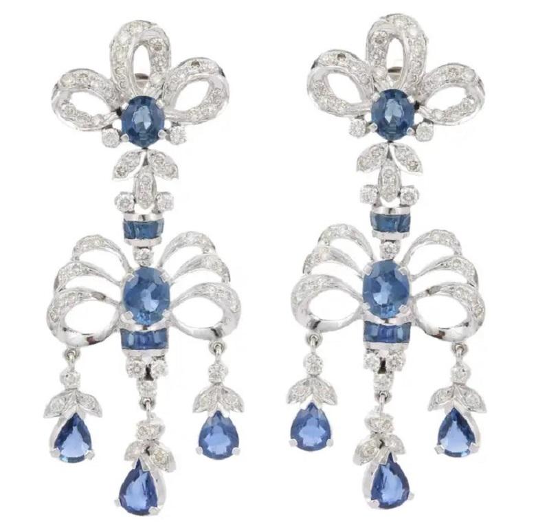 Orecchini fini in oro bianco massiccio 18kt con diamante e zaffiro blu per donna In condizioni Nuovo in vendita a New York, NY