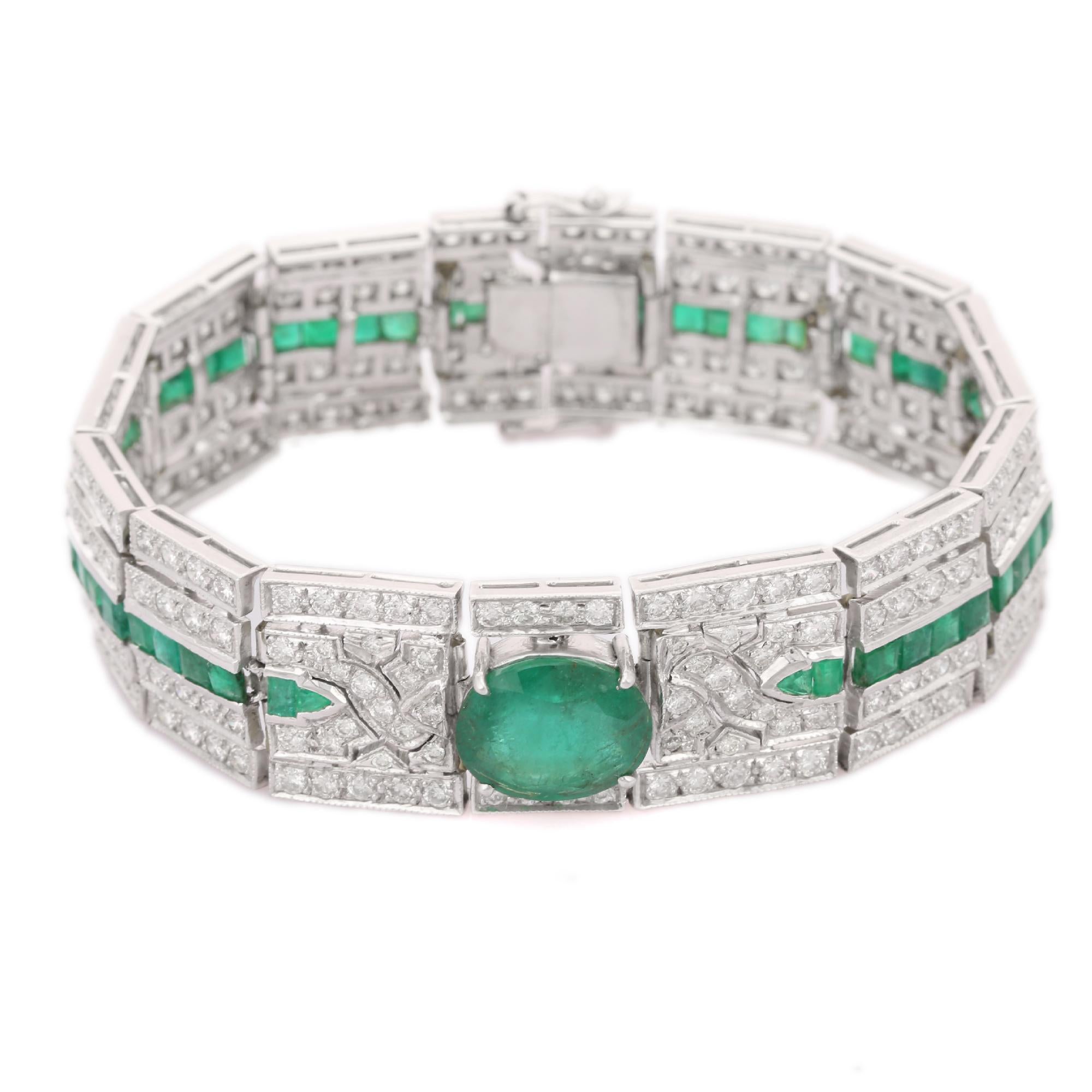 Pulsera de oro blanco macizo de 18 quilates con diamantes y esmeraldas tachonadas en Nuevo estado para la venta en New York, NY