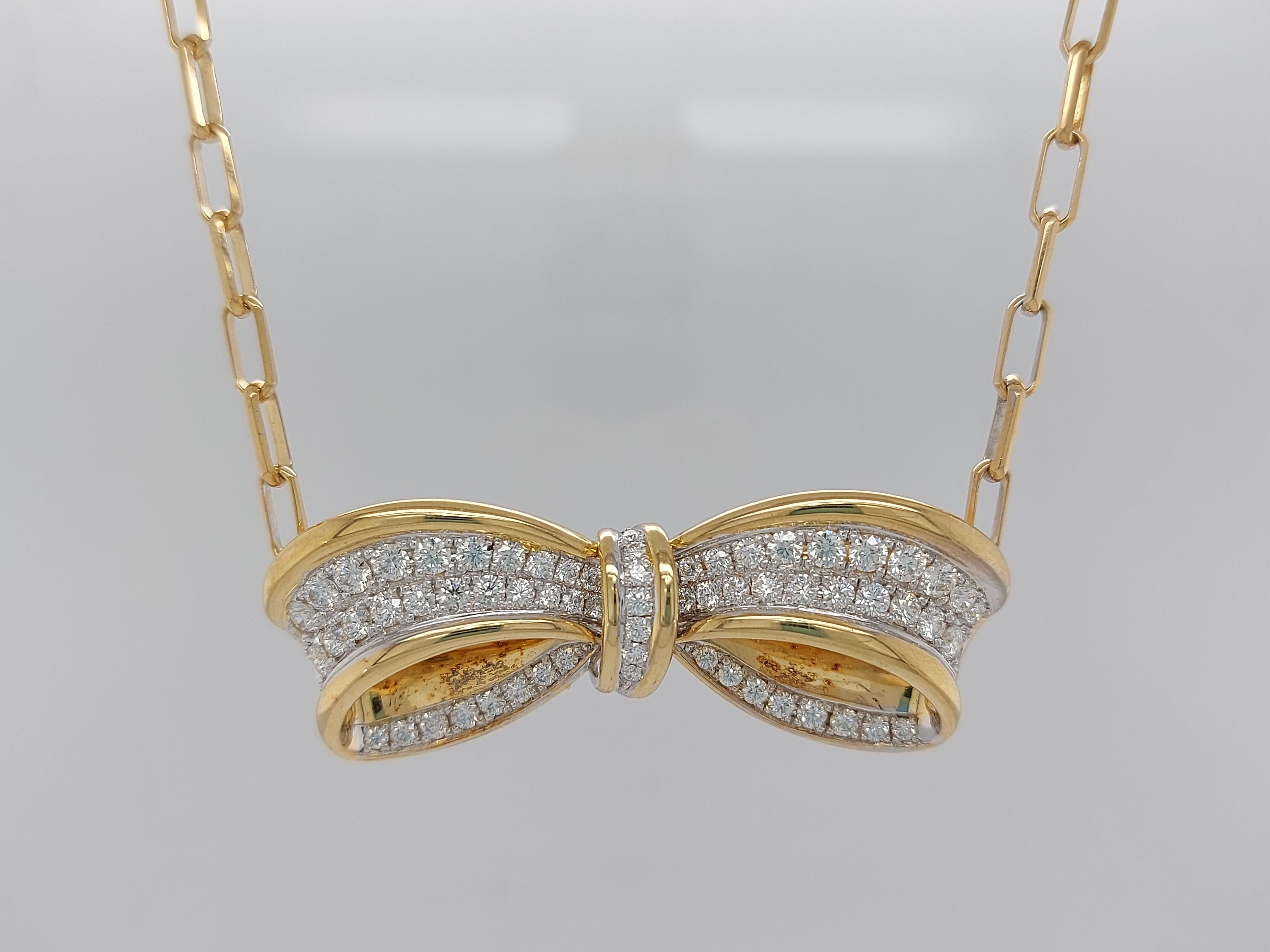 18 Karat Solid Yellow and White Gold Bow Necklace with Diamonds In Excellent Condition In Antwerp, BE