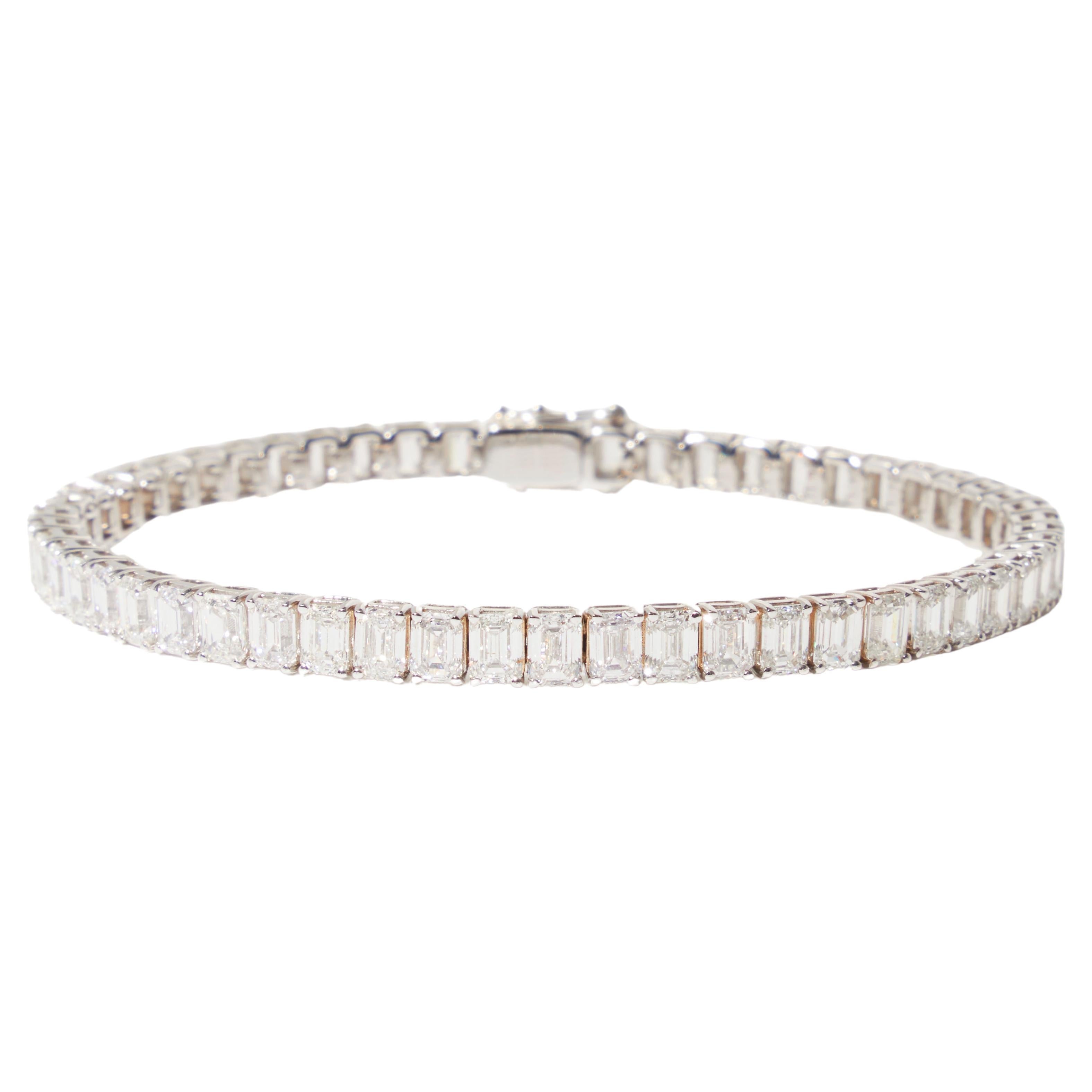 18kt Tennis Bracelet white gold Diamond Emerald cut