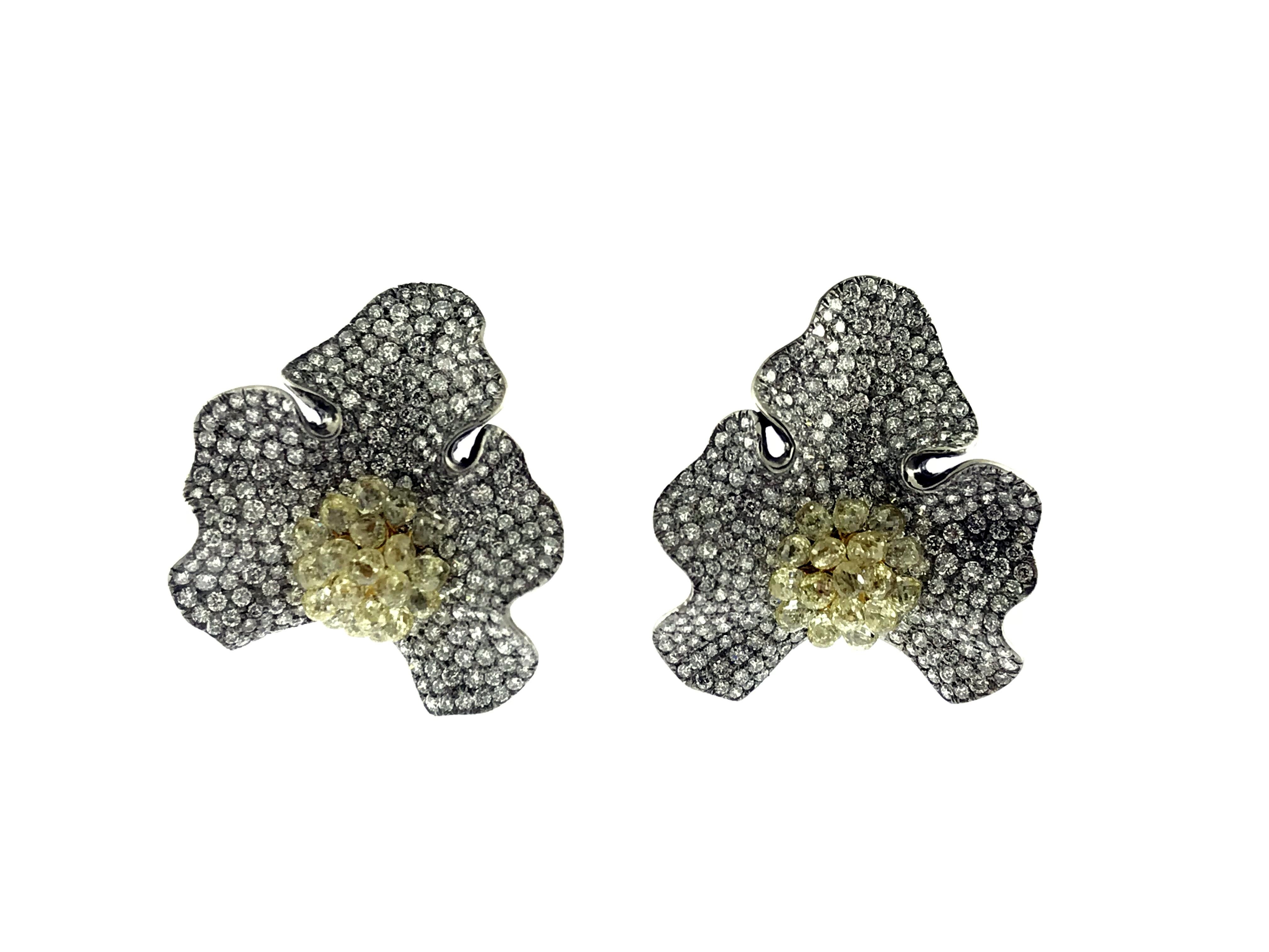 18 Karat/Titanium Earring with Briollete and Fancy Colored Diamonds  For Sale 2
