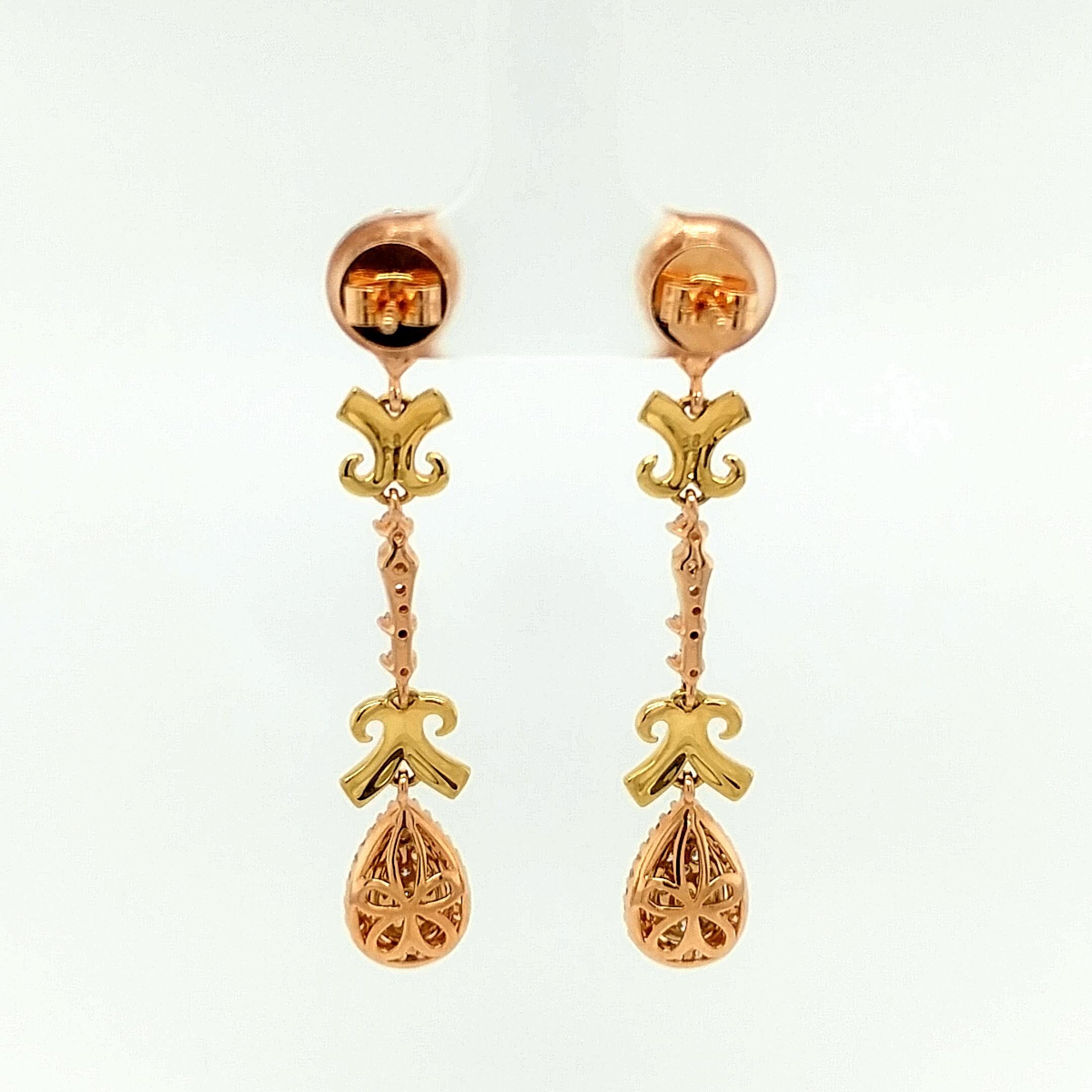 Contemporary 18Kt Tri Color Gold 1.30 Carat Diamond Chandelier Earrings For Sale