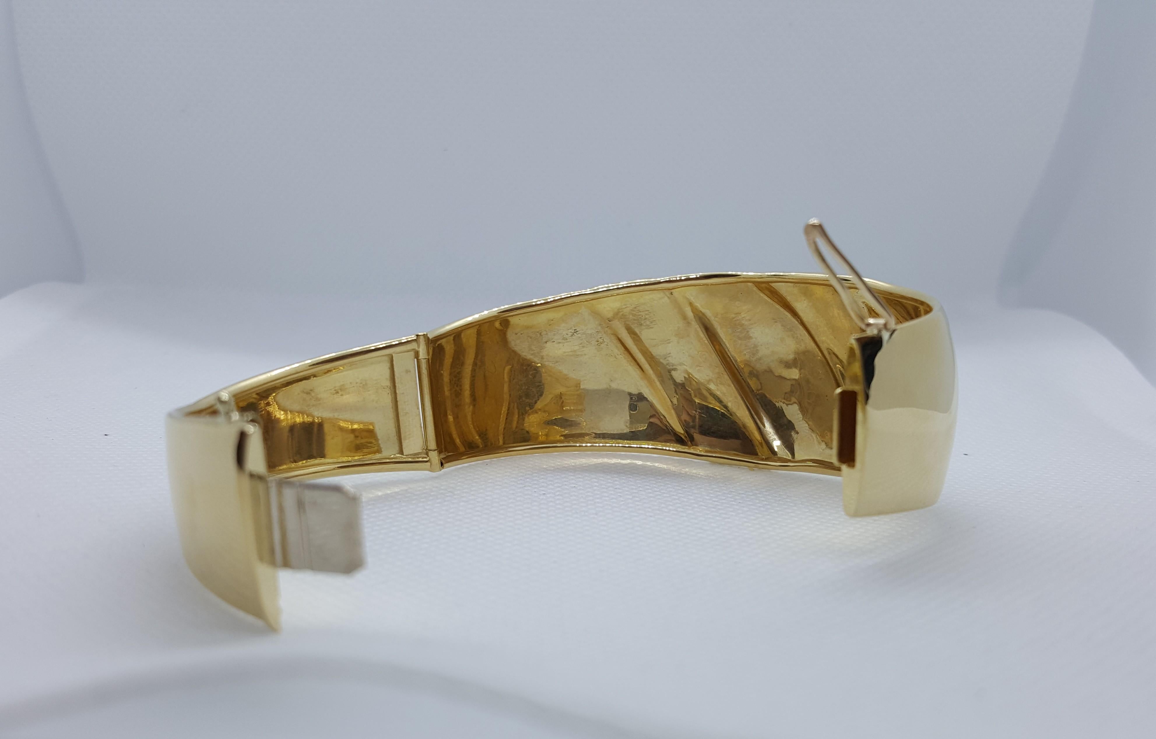 Modern 18kt Tri-Color Gold Hinged Bracelet, Designer Stamp, 29.3 Grams