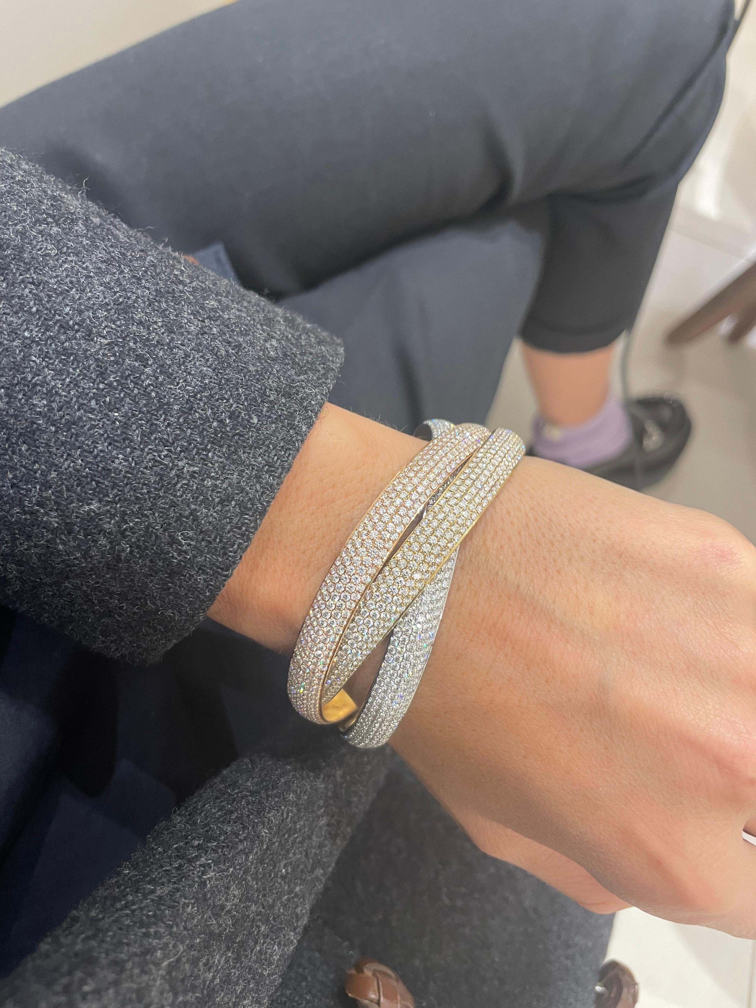 Bracelet en or rose, jaune et blanc 18 carats avec diamants de 28,00 carats Neuf - En vente à New York, NY