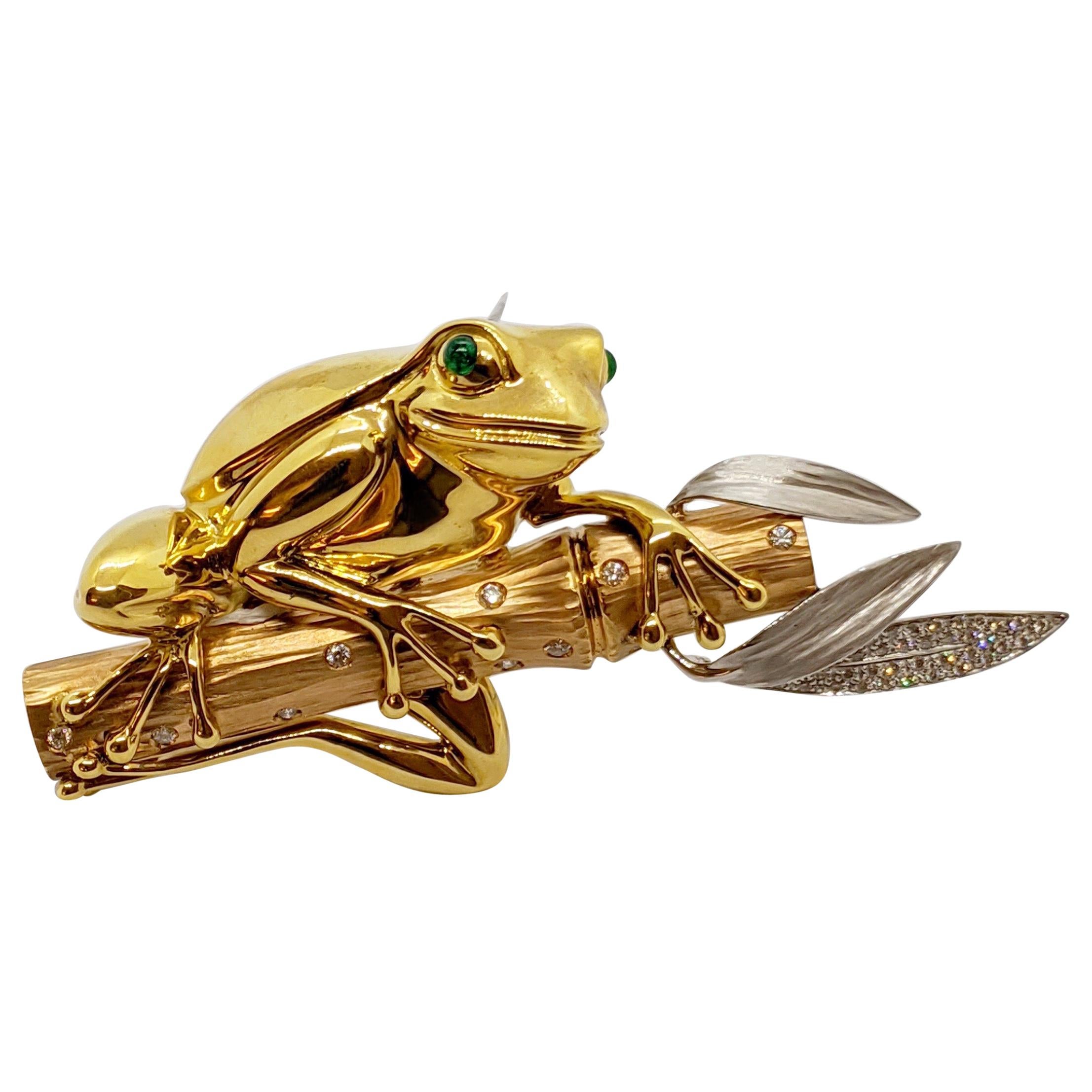 18 Karat Tri-Colored Gold Frog Brooch with Diamonds and Emeralds For Sale