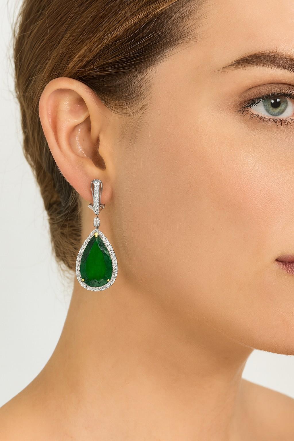Pendientes de oro bicolor de 18 quilates con esmeralda en forma de pera y diamantes - 1,5