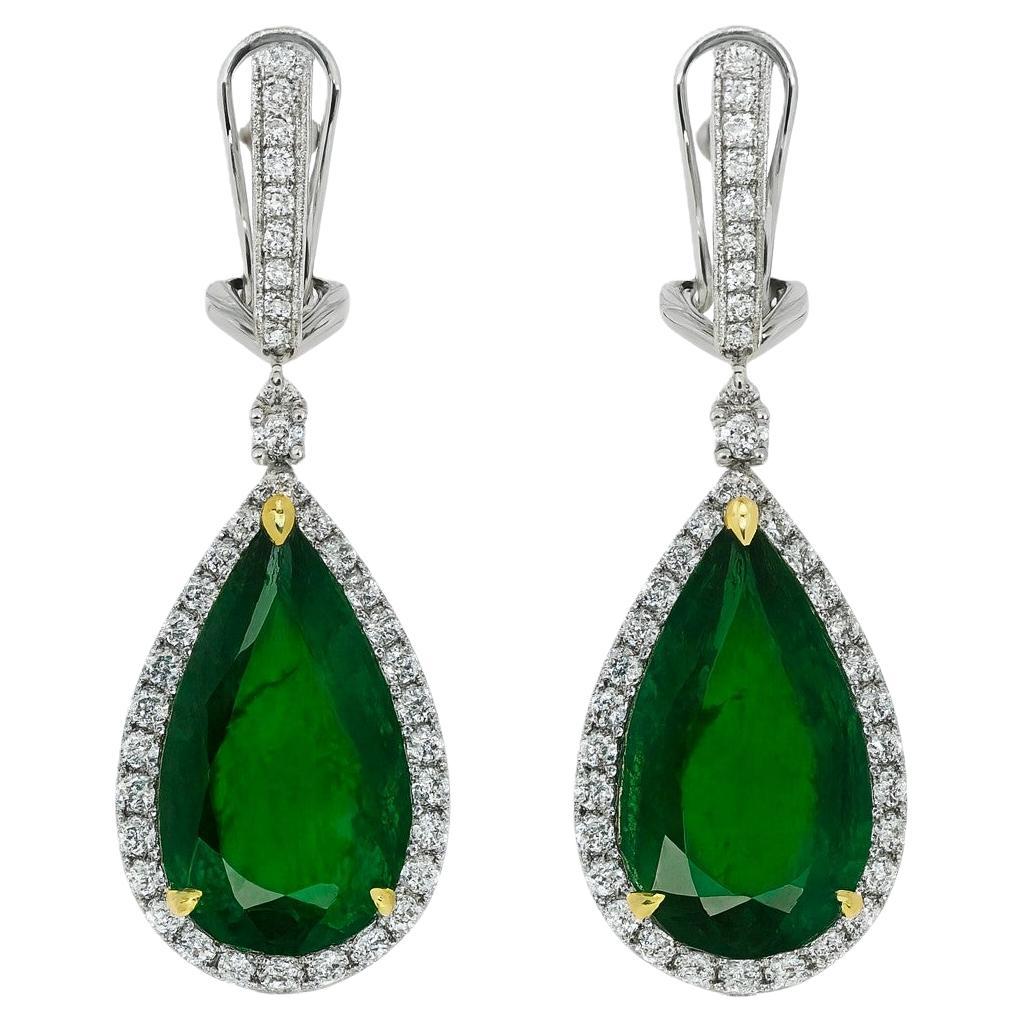18kt Zwei-Ton-Gold Birnenform Smaragd und Diamant-Ohrringe - 1,5" lang
