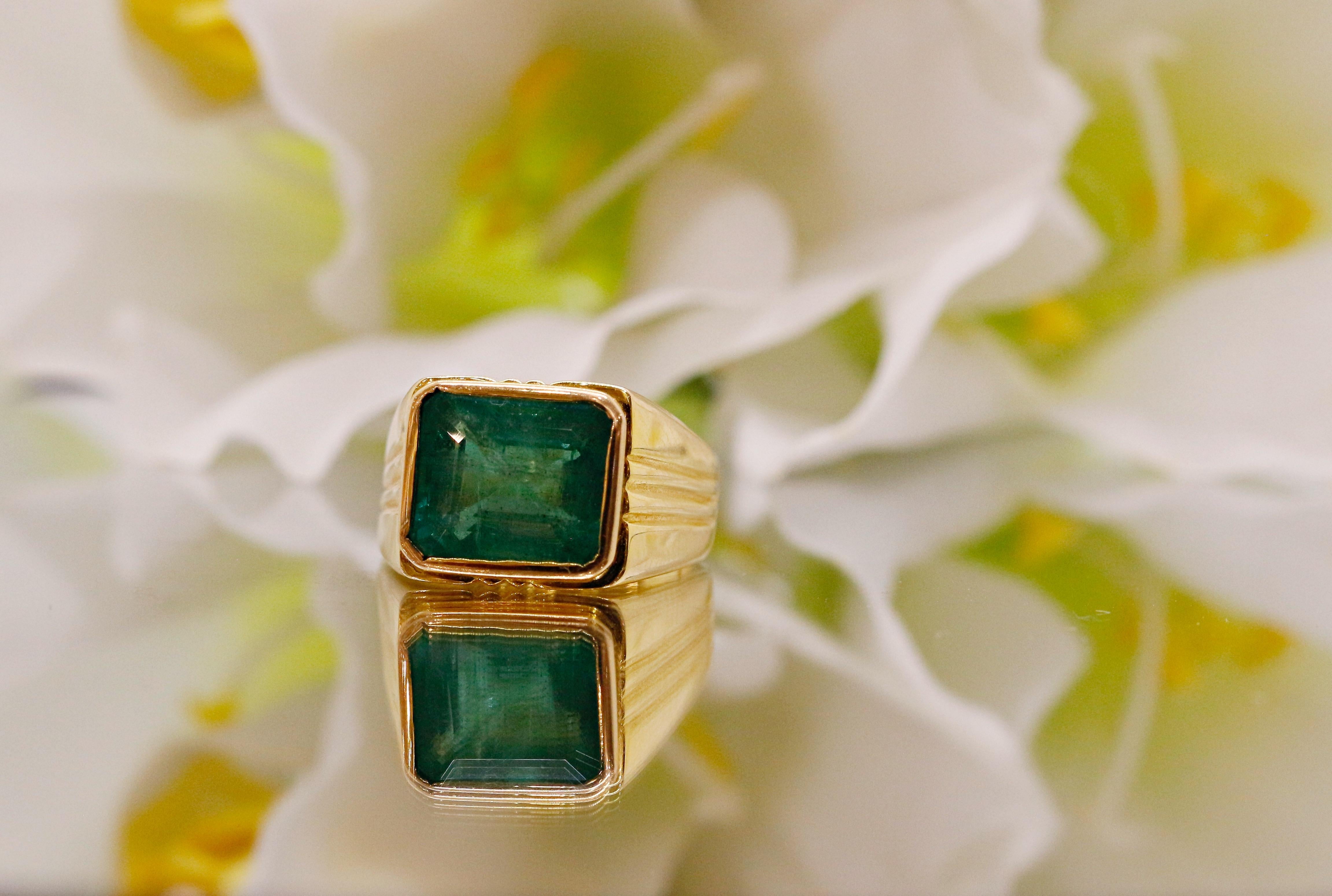 18kt Unisex Emerald Ring, May Birthstone, Dainty Ring, Gold handmade Emerald Ring, Gold Emerald Ring, Gift for her and him, Simple Ring

◆Detail description◆

◆Solid 18kt Gold (shown in picture)

◆Emerald Weight: 3 CT

◆Total Weight: 9.6 Gram