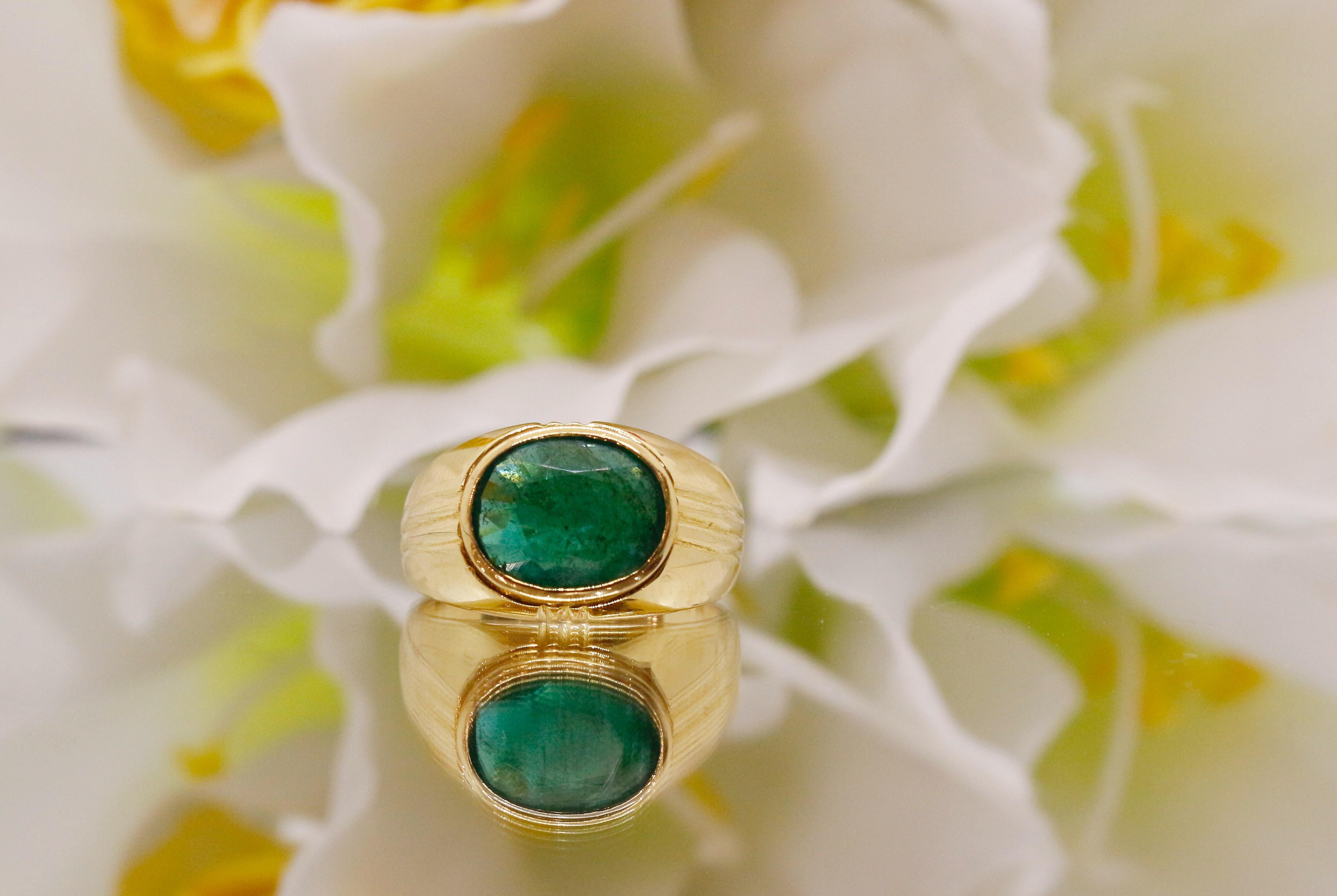 18kt Unisex Emerald Ring, May Birthstone, Dainty Ring, Gold handmade Emerald Ring, Gold Emerald Ring, Gift for her and him, Simple Ring

◆Detail description◆

◆Solid 18kt Gold (shown in picture)

◆Emerald Weight: 3 CT

◆Total Weight: 7.5 Gram