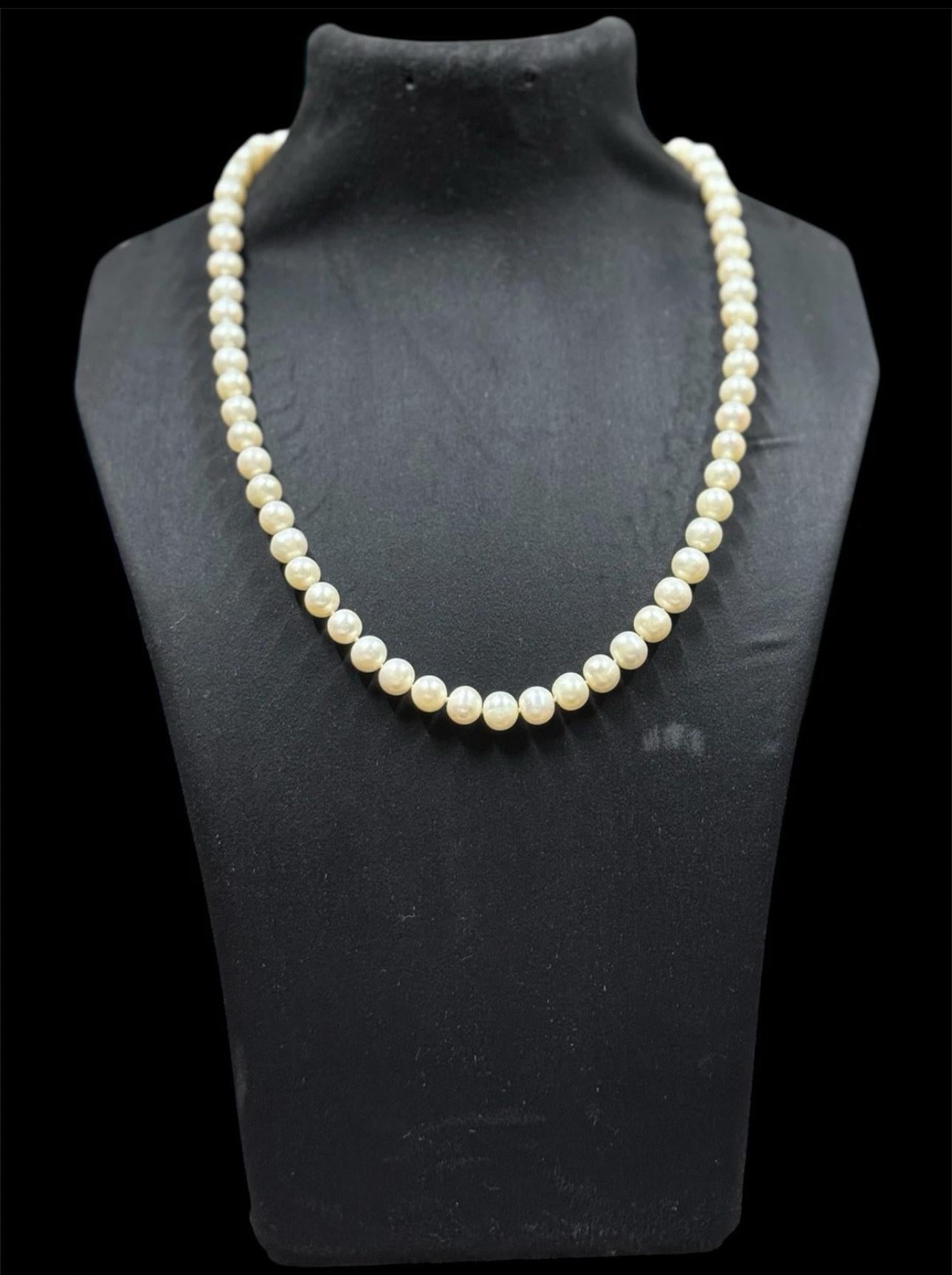 Orecchini UNOAEERE 18KT CON chiusura in oro 14kt Collana di perle coltivate di qualità. in vendita 1