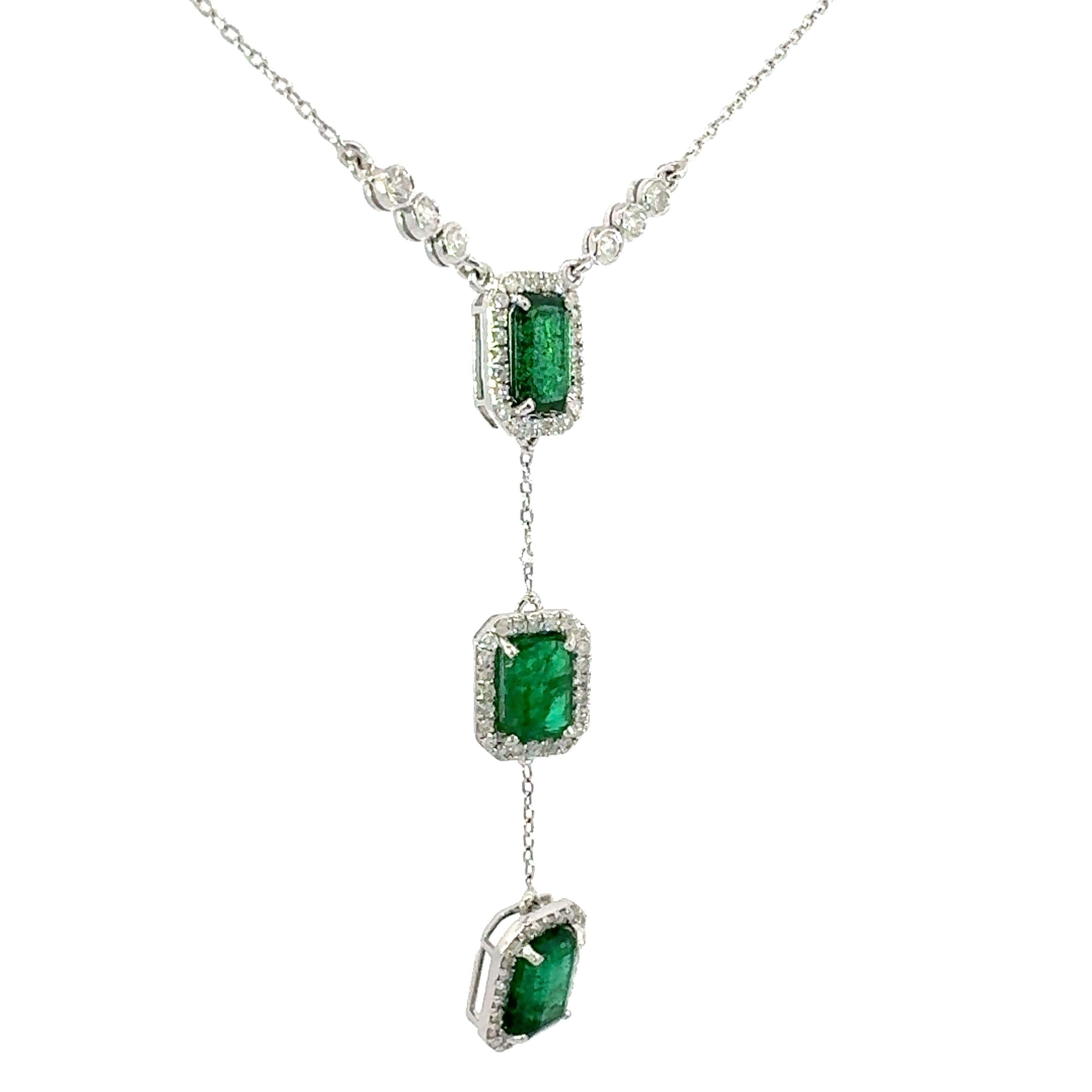 Taglio misto Collana con smeraldo e diamanti in 18Kt WG in vendita