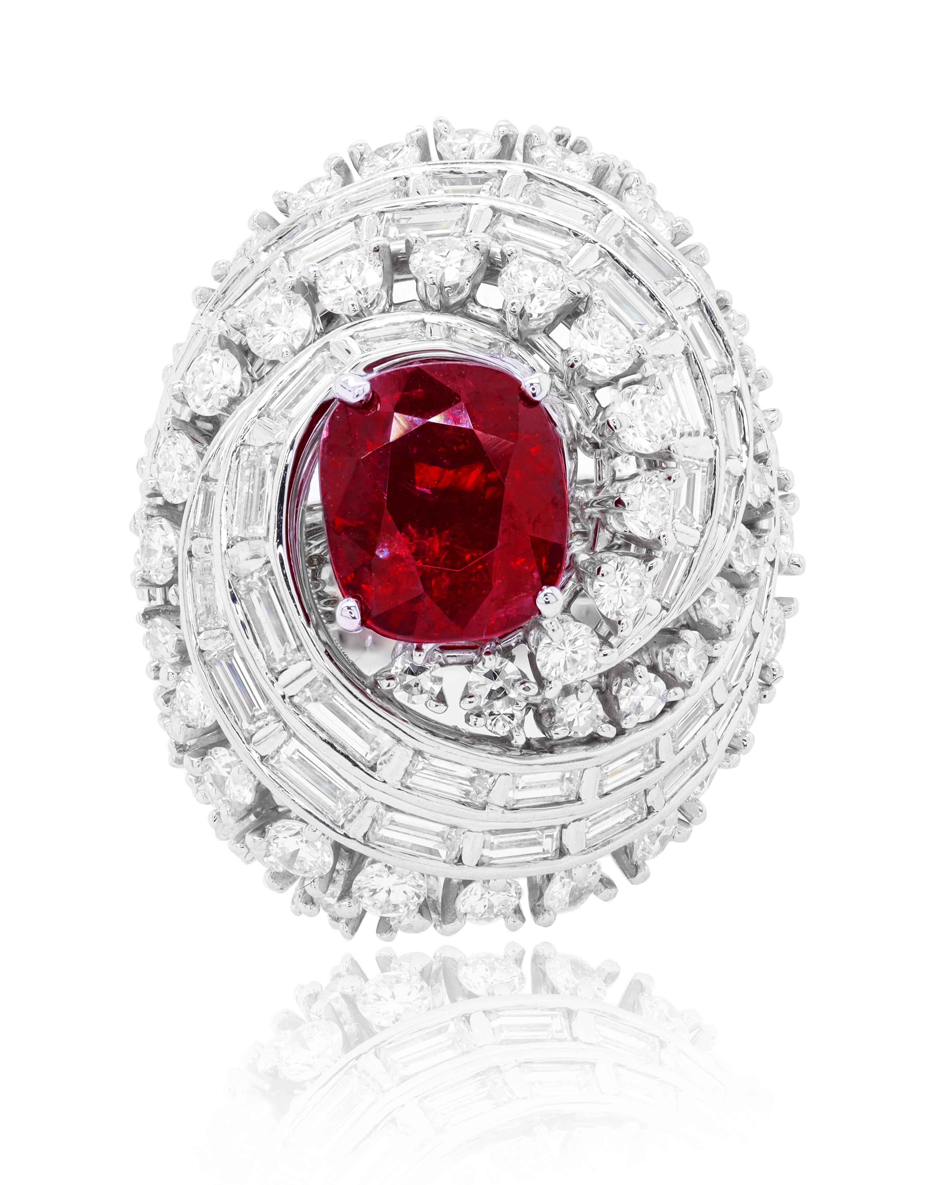 18ktwg Fashin Ring Center Stone Ruby 3.60cts And 6.00cts Diamonds Around

