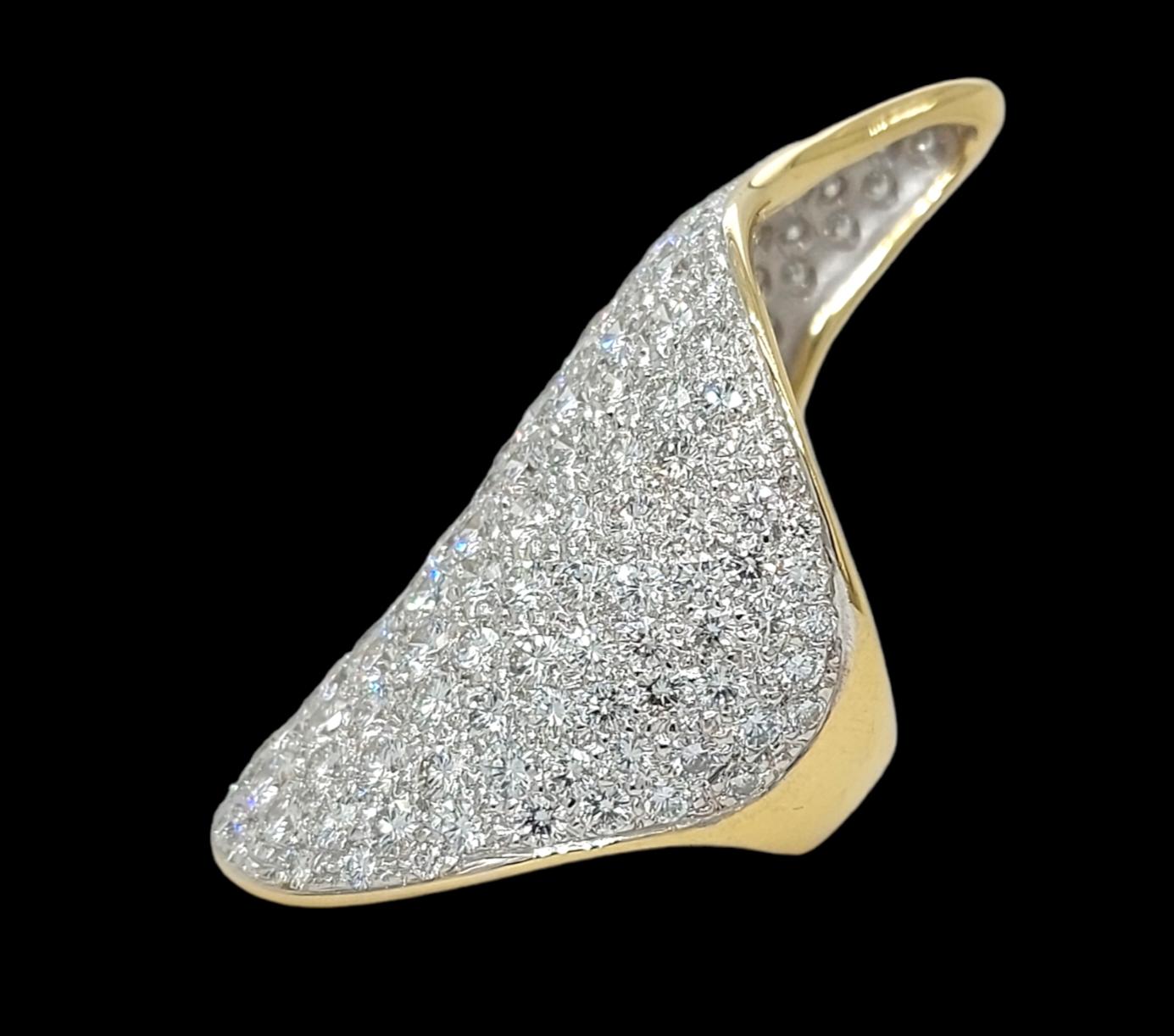 18kt White and Yellow Gold 7.94 Carat Pavé Diamond Ring In New Condition For Sale In Antwerp, BE