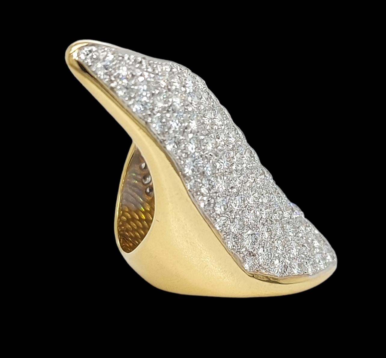 Women's or Men's 18kt White and Yellow Gold 7.94 Carat Pavé Diamond Ring For Sale
