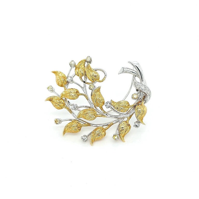 18kt White and Yellow Gold Flower Brooch with 0.90ct Diamonds For Sale 1