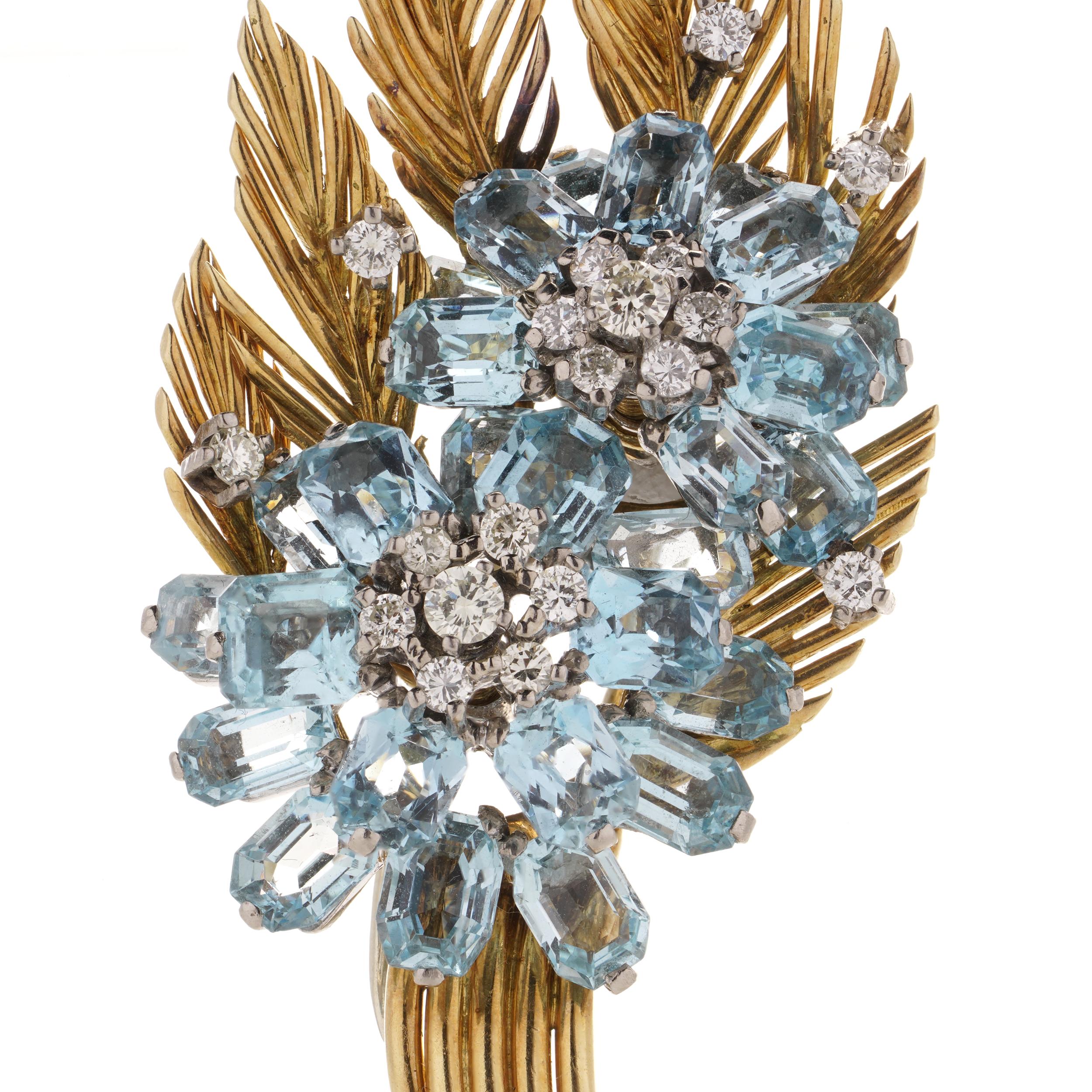 18k VINTAGE BROOCH yellow gold and Aquamarines In Good Condition For Sale In Braintree, GB