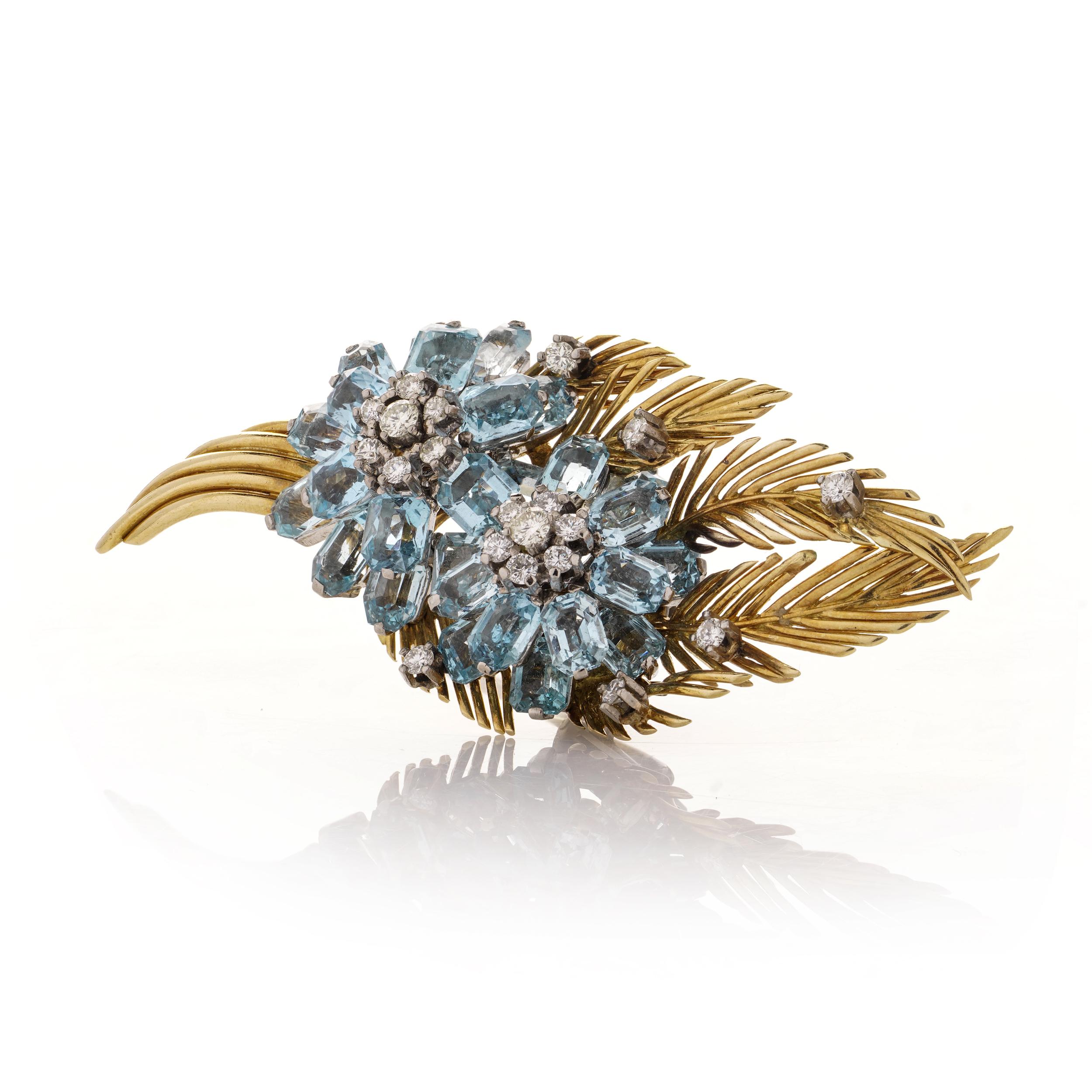 Women's 18k VINTAGE BROOCH yellow gold and Aquamarines For Sale