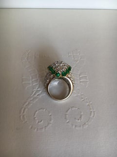 Ring aus 18 kt Weiß- und Gelbgold, 7,50 ct Diamant, 3,85 ct Smaragd, Pavè, Brillanten