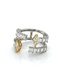 Anello in oro bianco e giallo 18Kt con diamanti da 2,79 carati.