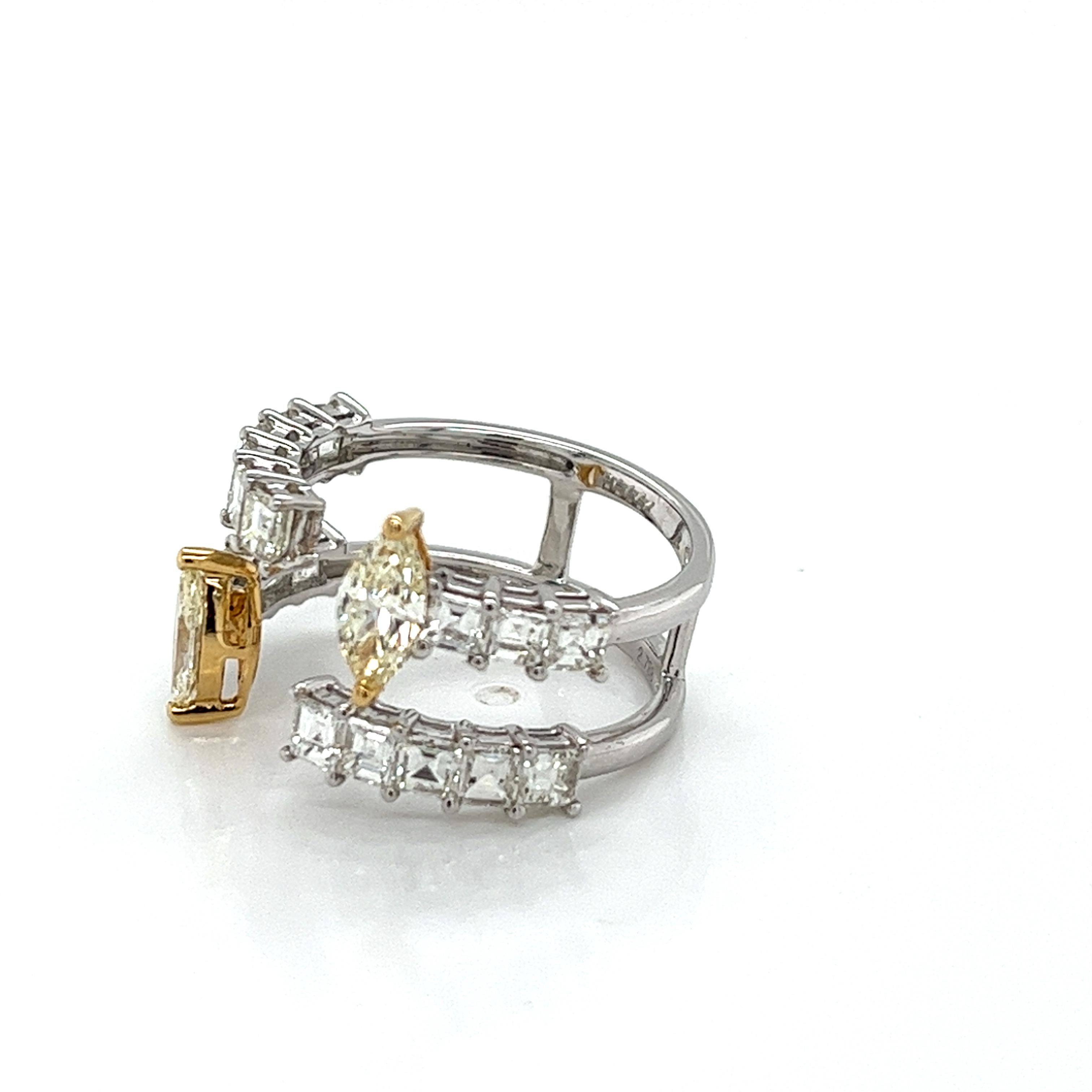 Contemporary 18Kt White and Yellow Gold Ring with diamons 2.79 cts. For Sale
