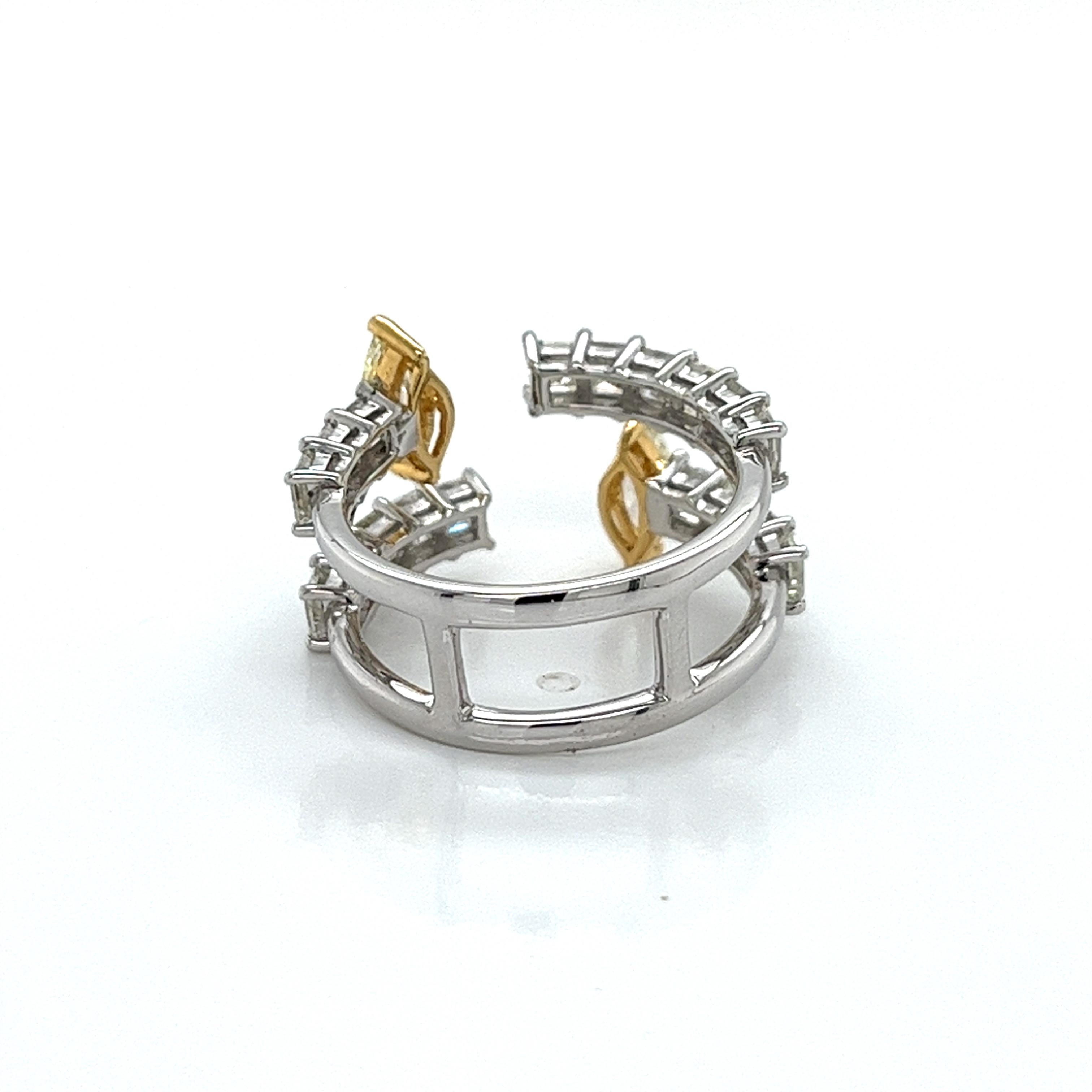 18Kt White and Yellow Gold Ring with diamons 2.79 cts. In New Condition For Sale In Miami, FL