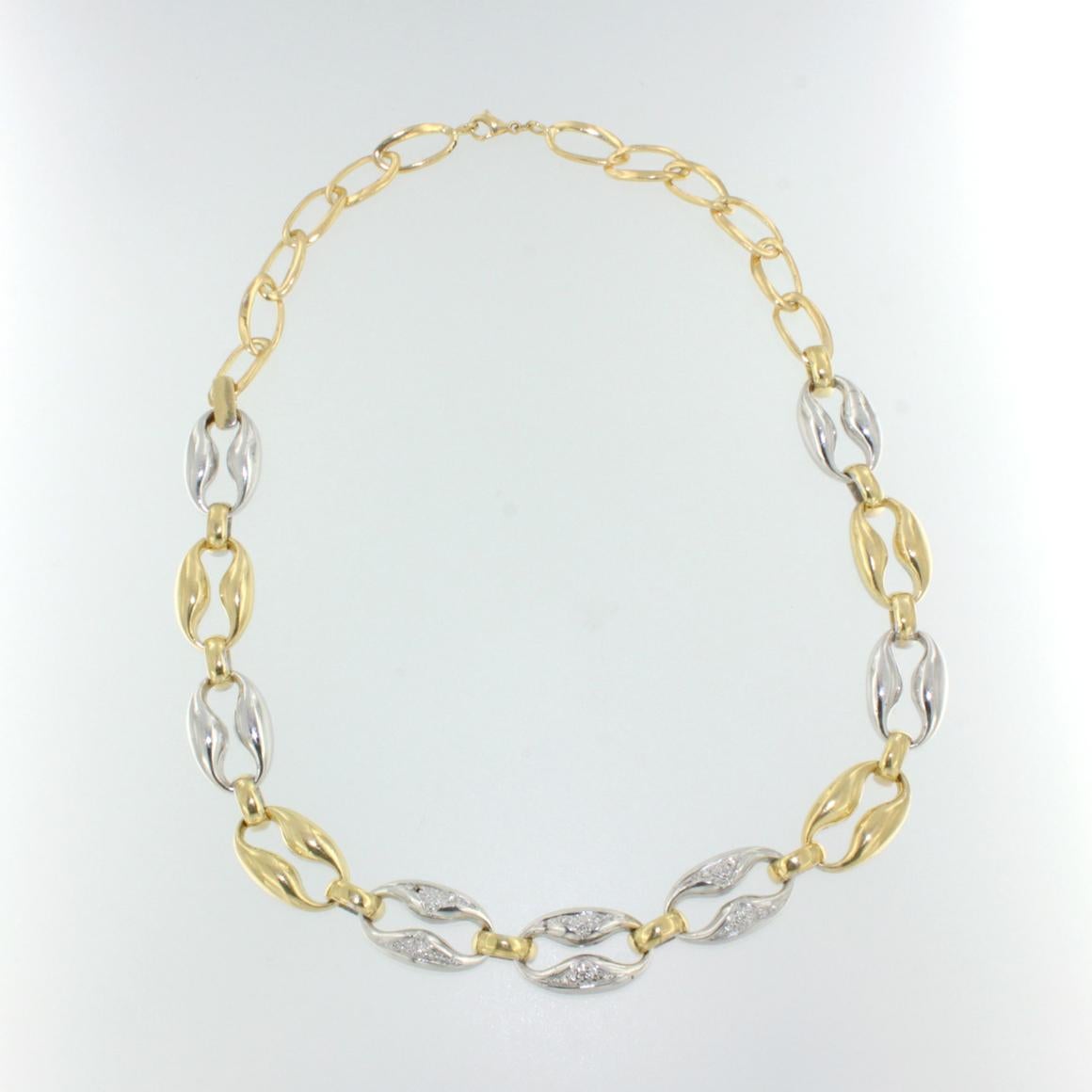 Taille brillant Collier en or blanc et jaune 18 carats avec diamants blancs en vente