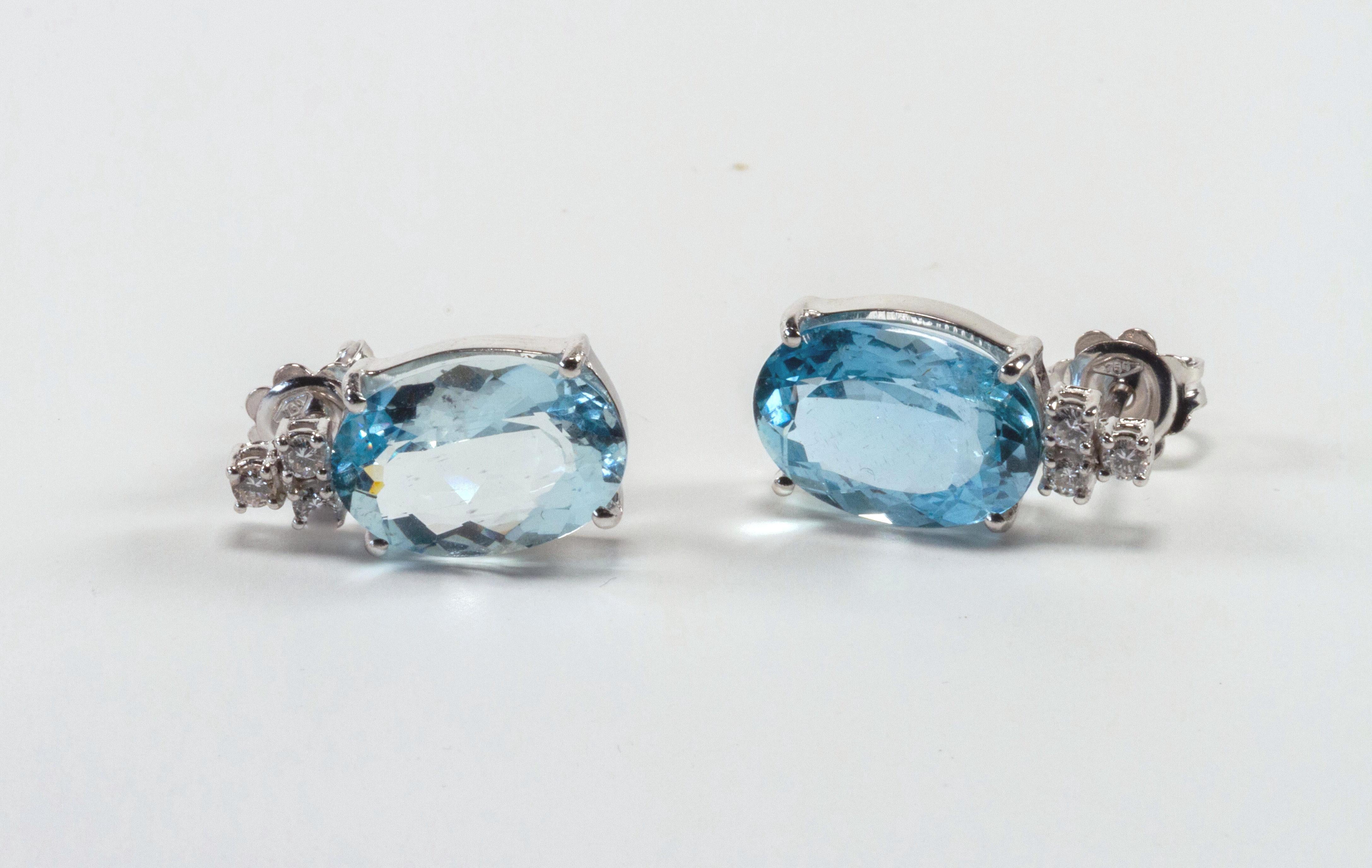 Modern 18 Karat White Gold 10.0 Carat Blue Aquamarine and Diamond Earrings For Sale