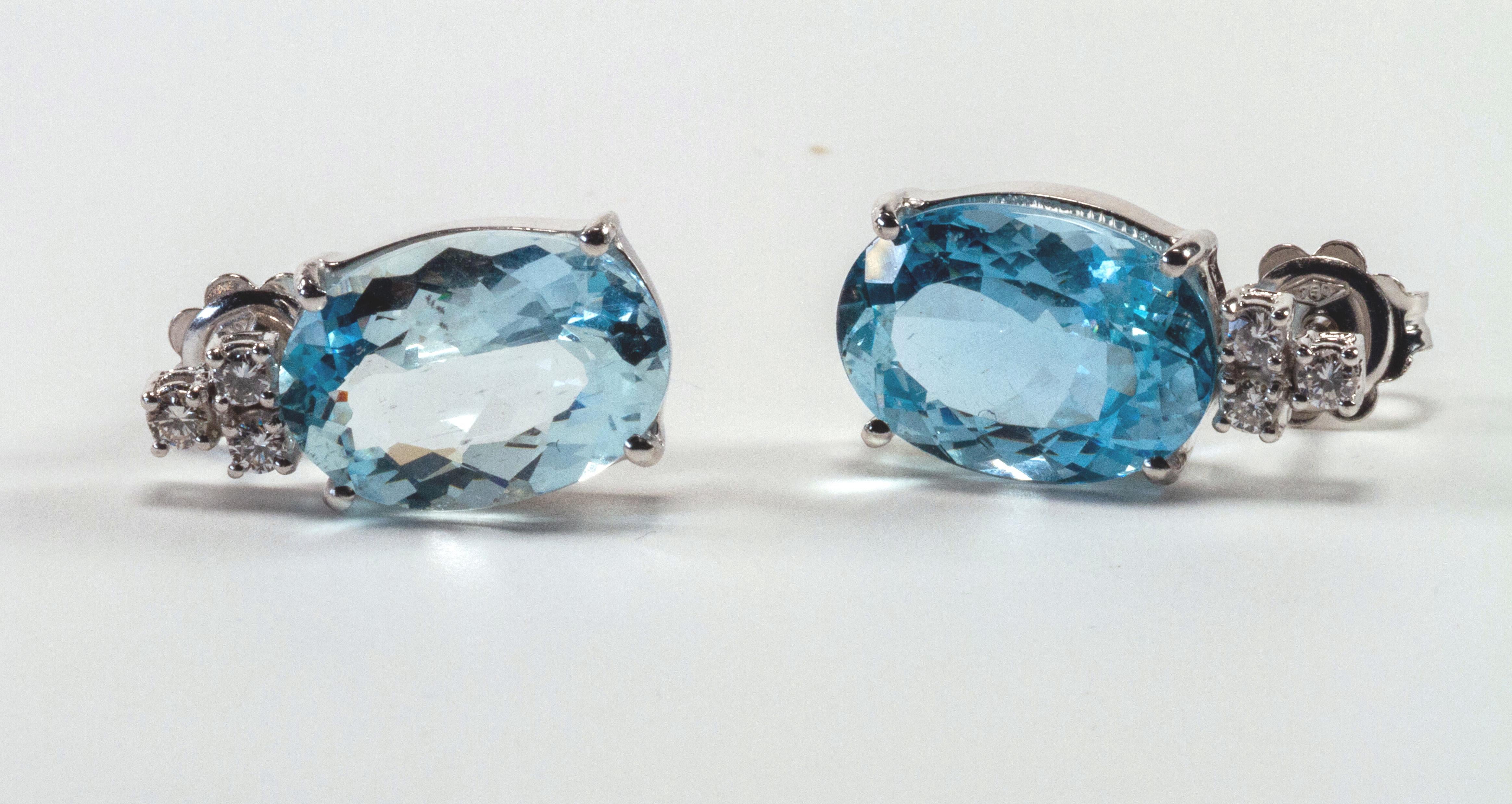 Oval Cut 18 Karat White Gold 10.0 Carat Blue Aquamarine and Diamond Earrings For Sale