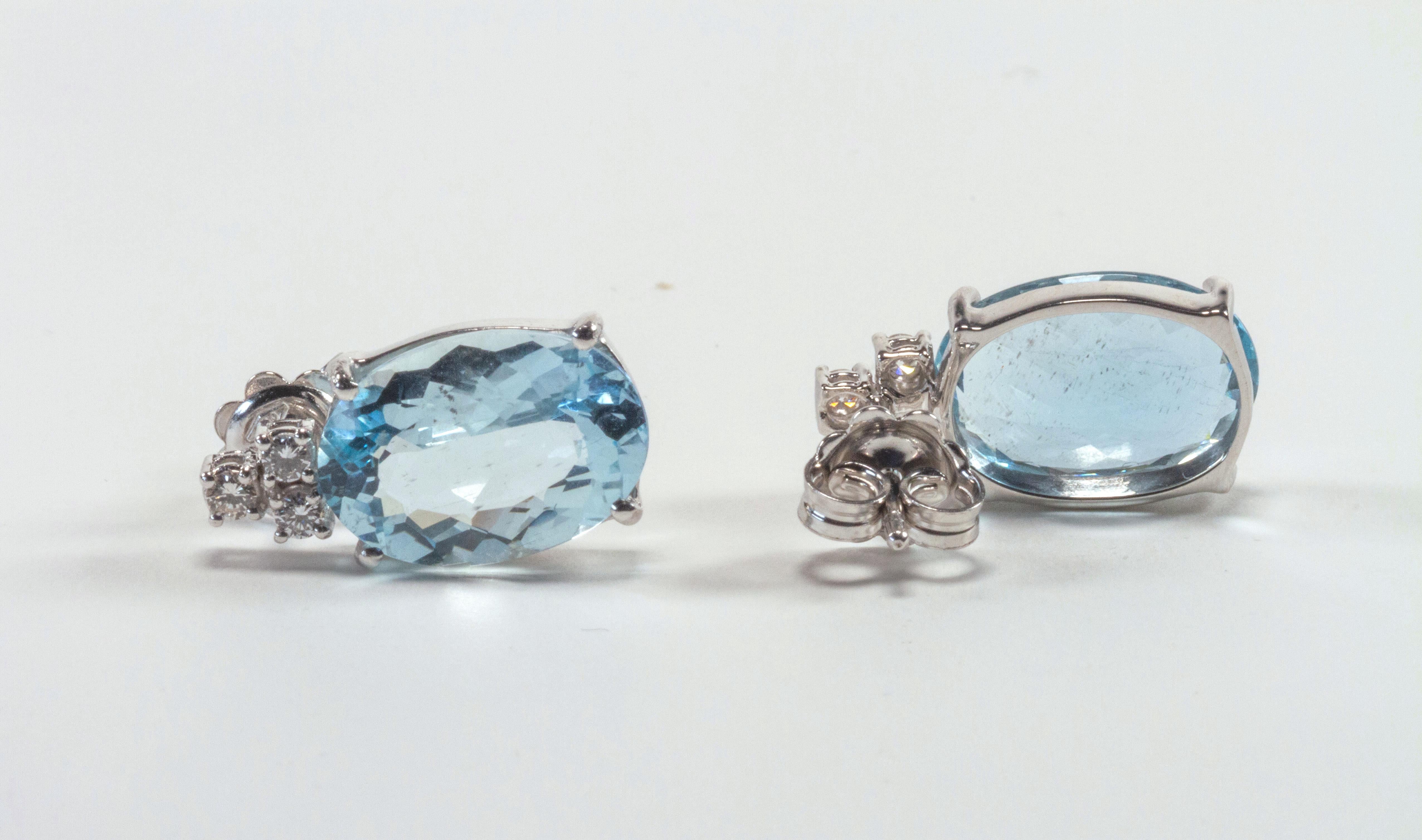 18 Karat White Gold 10.0 Carat Blue Aquamarine and Diamond Earrings In New Condition For Sale In Rome, IT
